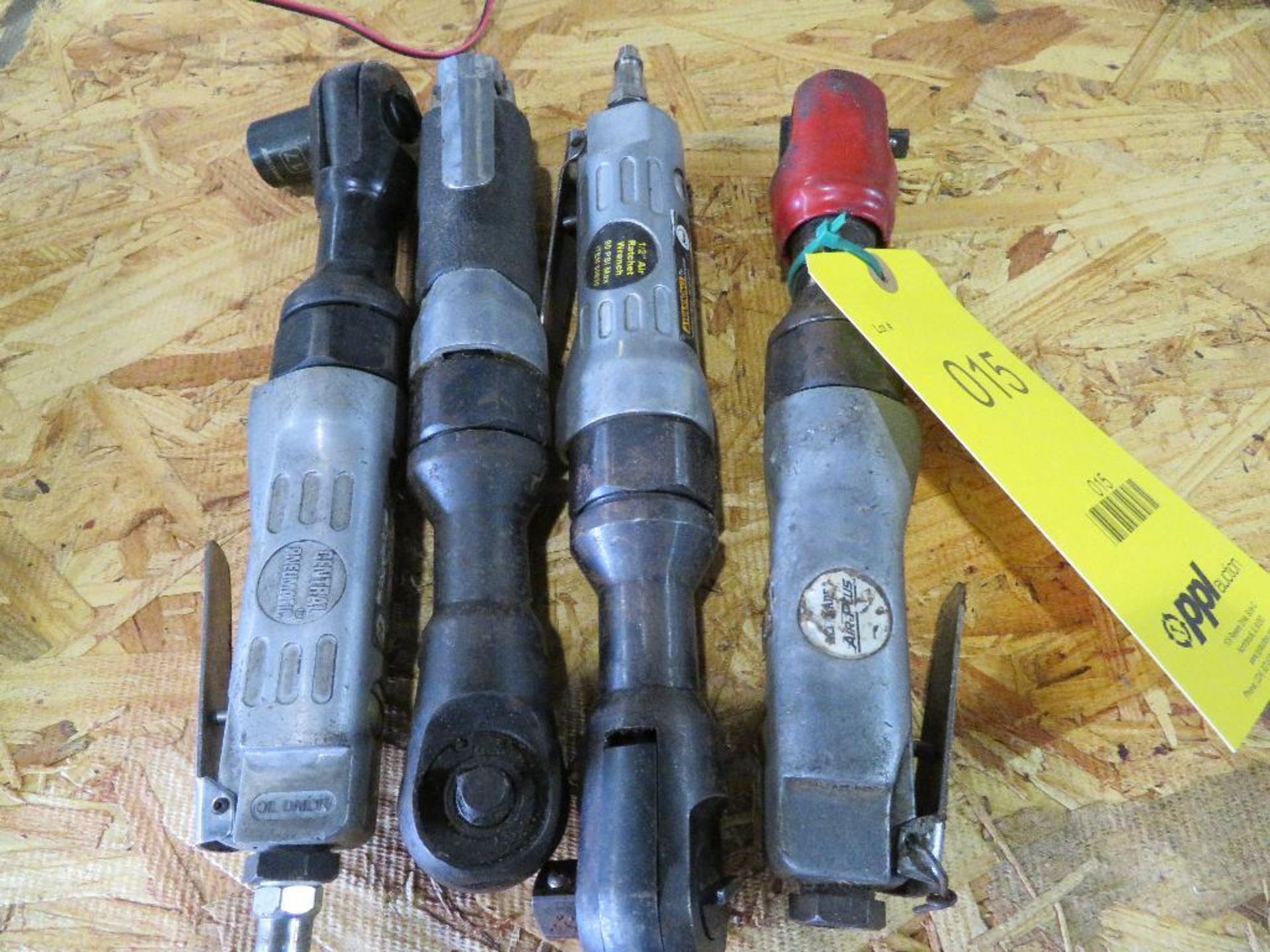 LOT: (4) Pneumatic Ratchets