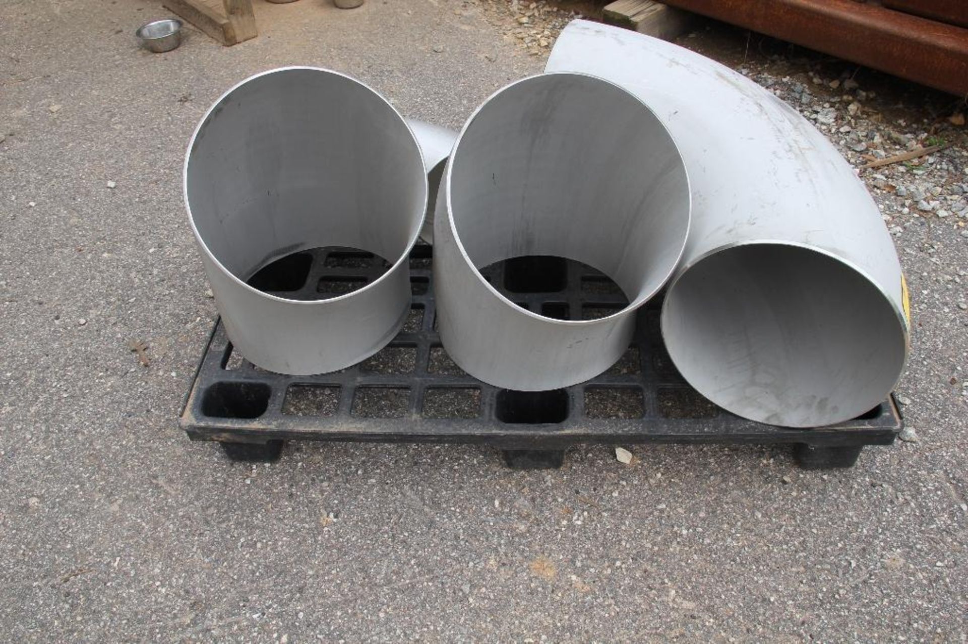 LOT: Stainless Steel Elbows including: (3) 14 in. x 90°, (1) 8 in. x 90°