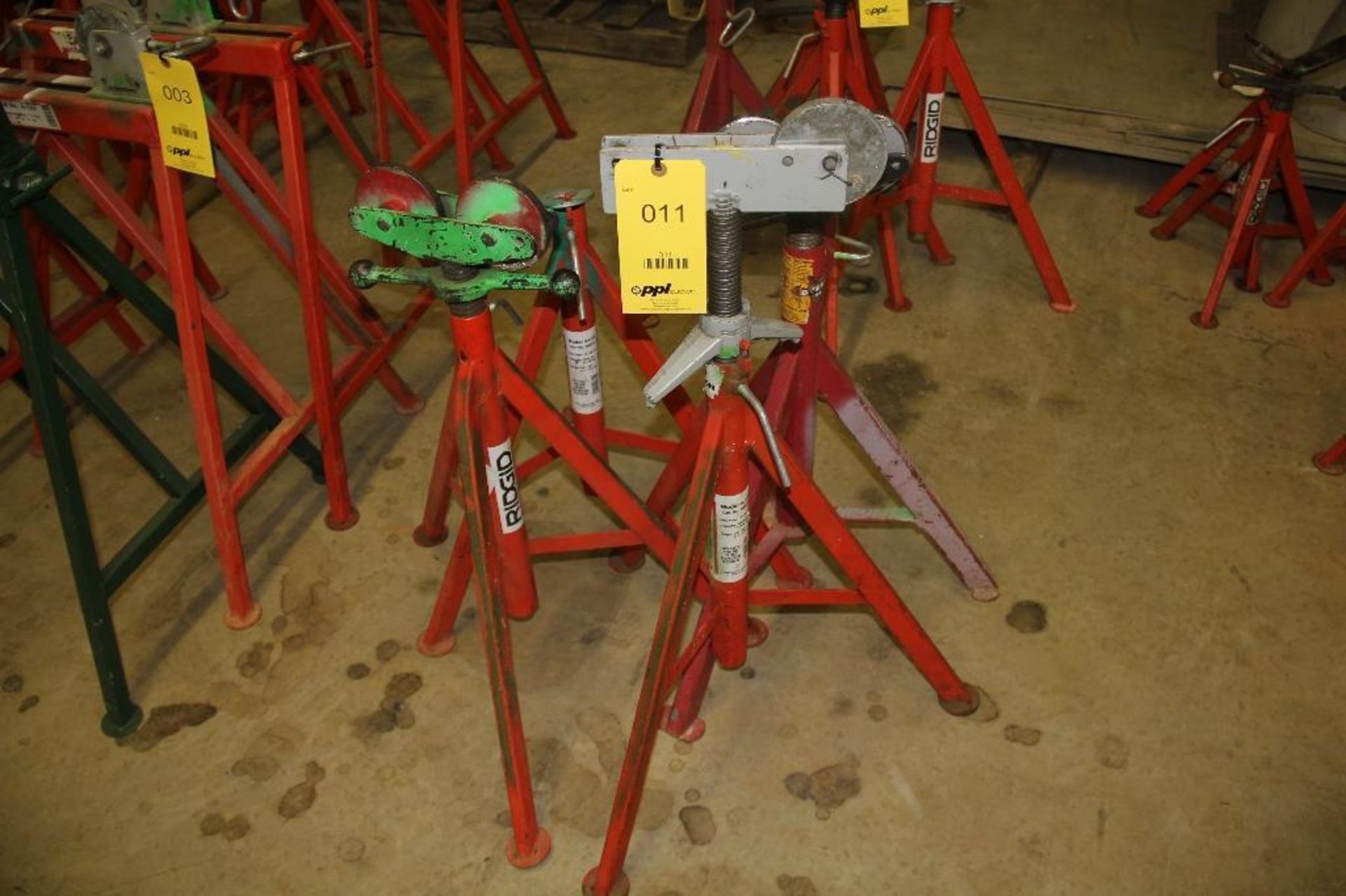 LOT: (4) Ridgid Model RJ98 Pipe Stands, 2500 lb. Capacity, 12 in. Max. Pipe - Image 2 of 4