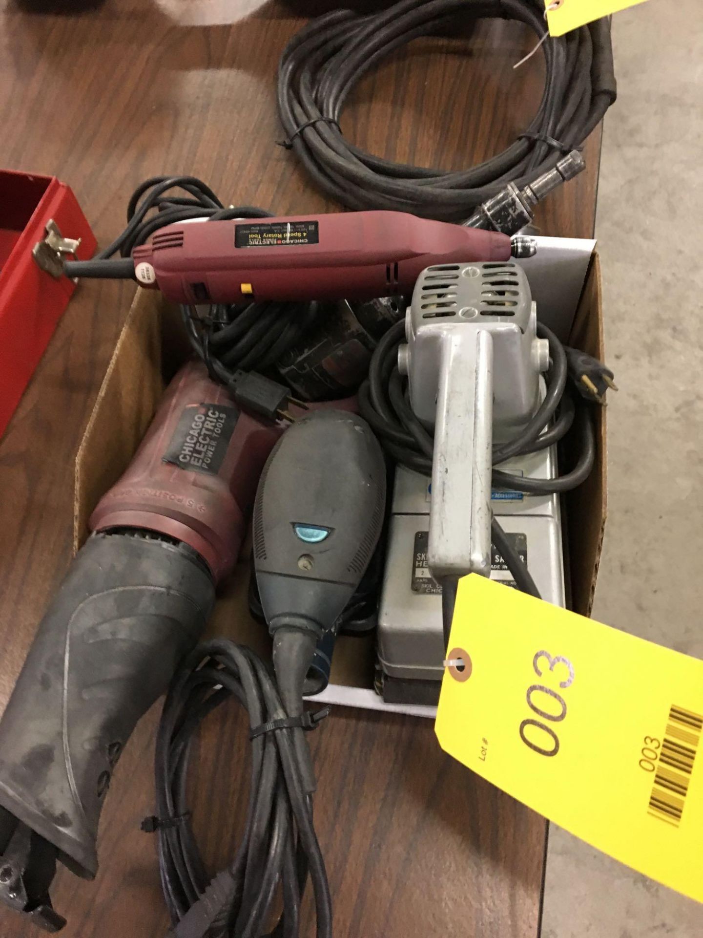 LOT: (2) Sanders, (1) Reciprocating Saw, (2) Die Grinders