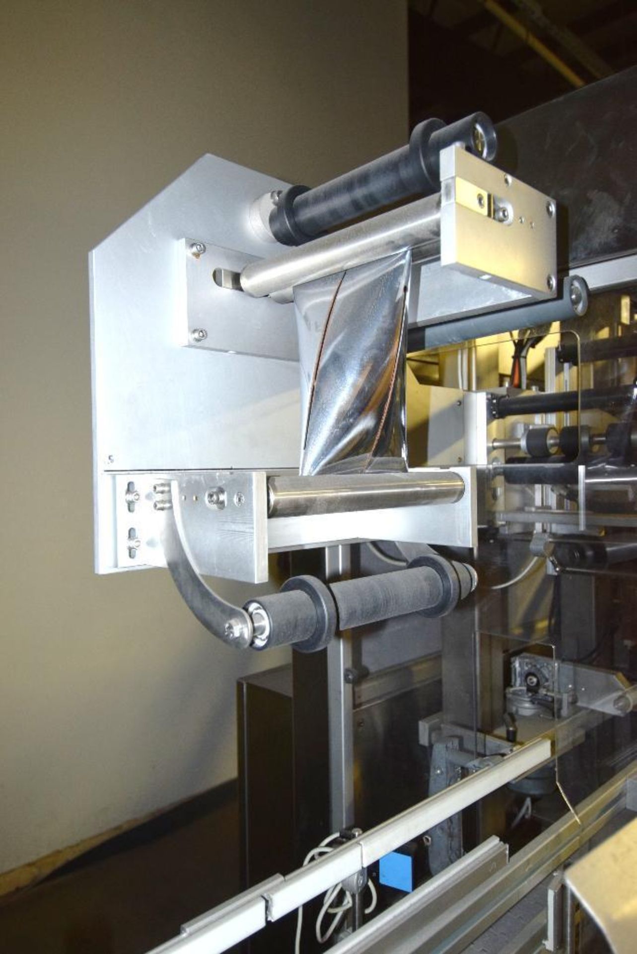 LOT: Finpac Shrink Sleeving System Model SHM-A1, S/N 12509 (2009), Designed to Accept Labeling Films - Image 4 of 17