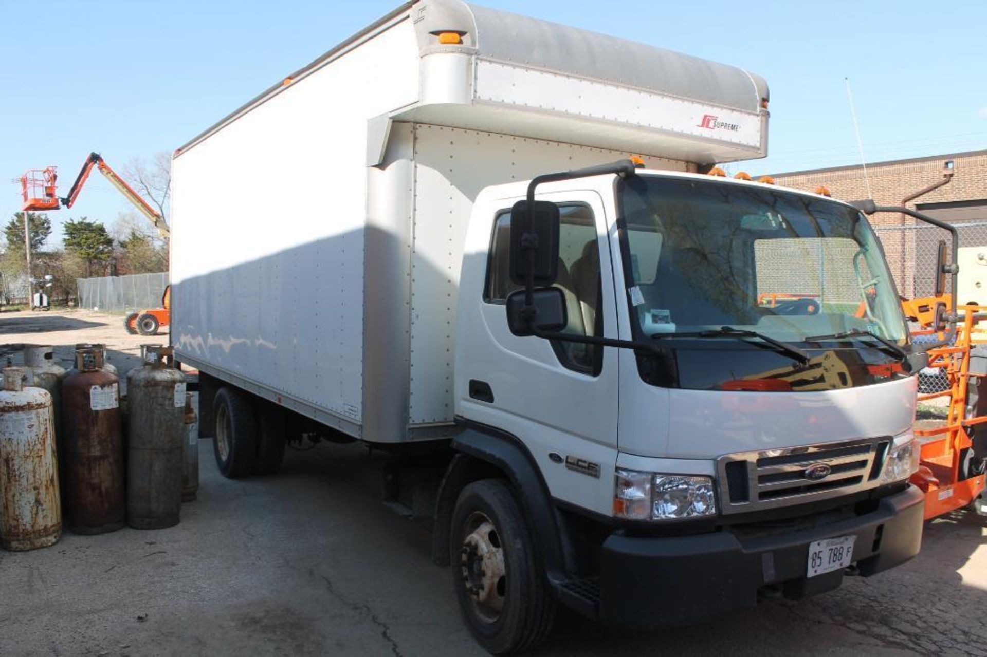 2007 Ford LCF 18 ft. Box Truck, VIN 3FRLL45Z57V431313, Diesel, Ramp - Image 2 of 8