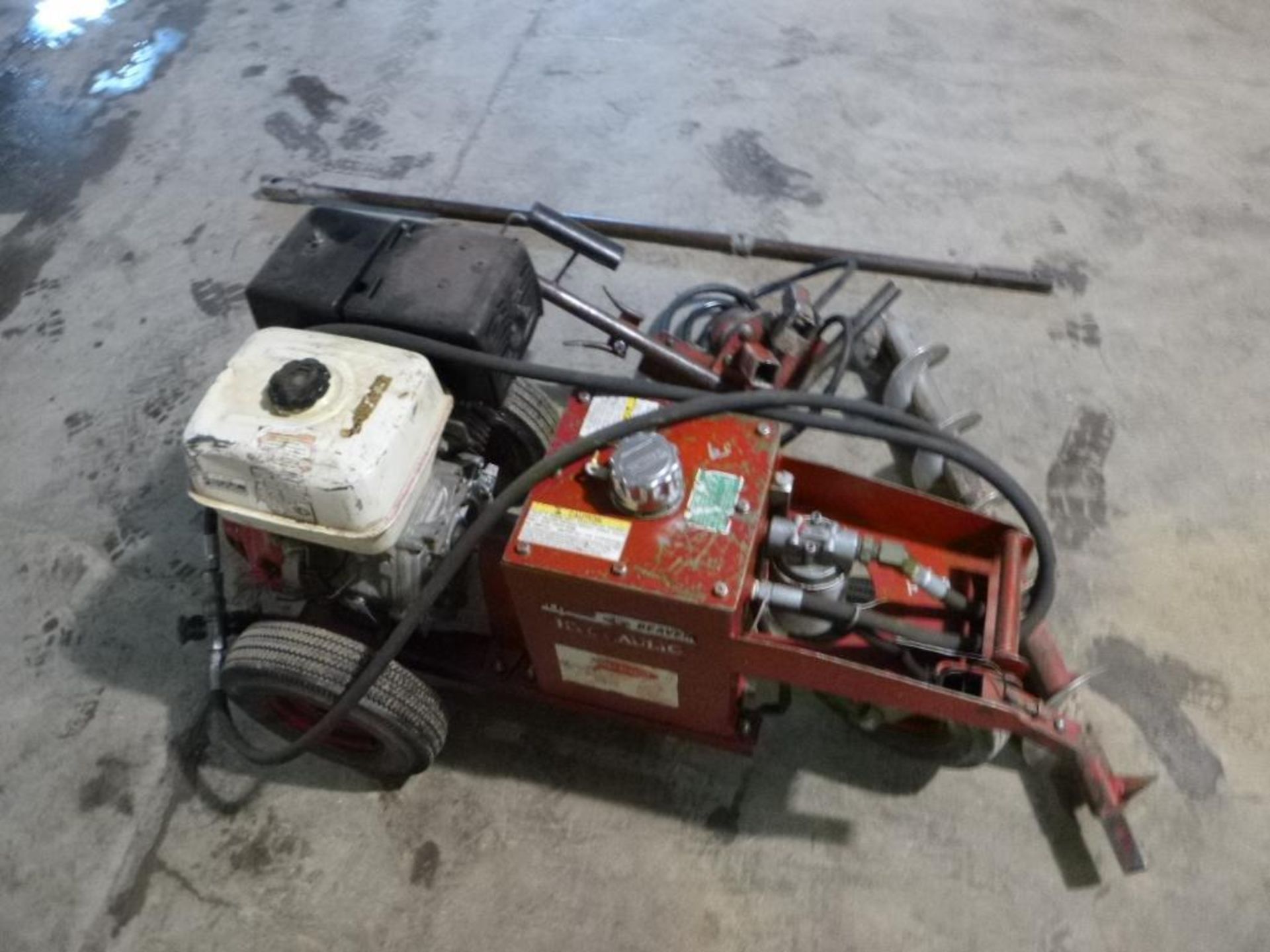 LOT: Little Beaver H4813 Hydraulic 1 Man Auger, Snap-On 8 in. x 42 in. Auger - Image 3 of 3