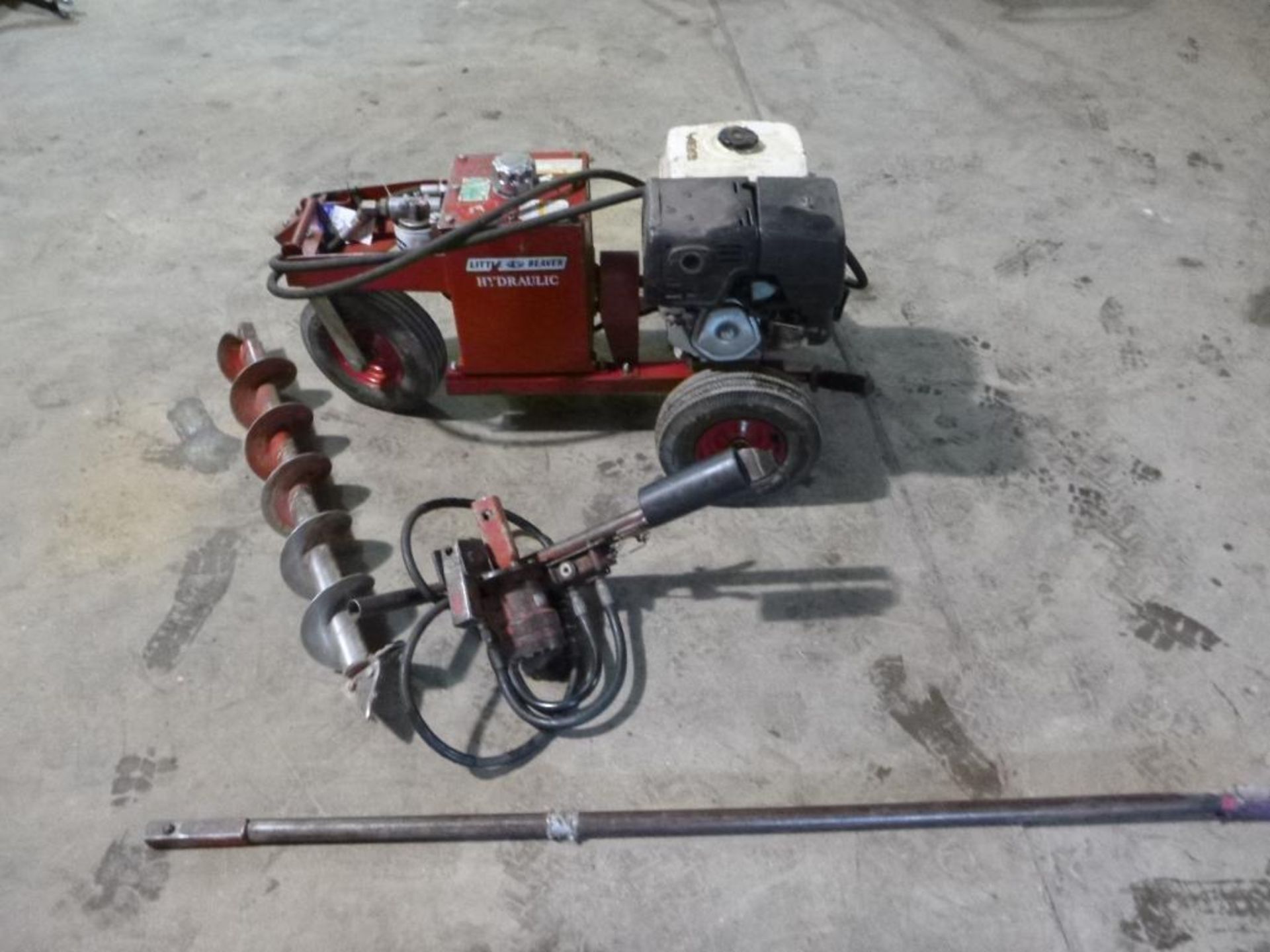 LOT: Little Beaver H4813 Hydraulic 1 Man Auger, Snap-On 8 in. x 42 in. Auger