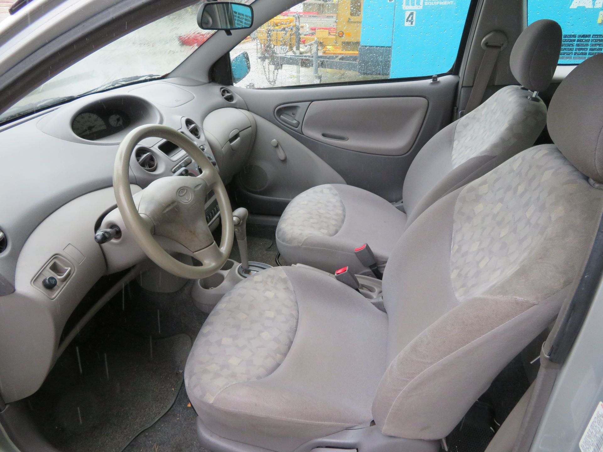 2002 Toyota Echo 2-Door, VIN JTDAT123820214374, 113,787 Indicated Miles - Bild 4 aus 7