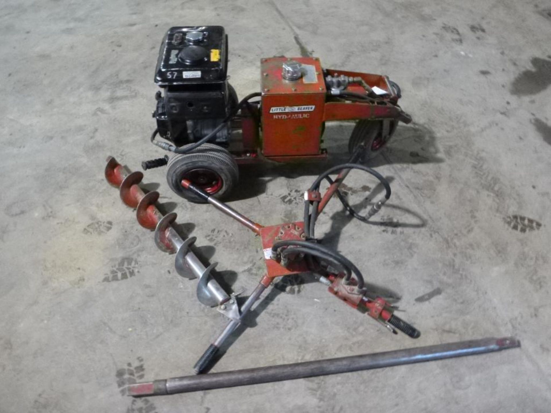 LOT: Little Beaver Hydraulic 2 Man Auger, Snap-On 6 in. x 42 in. Auger