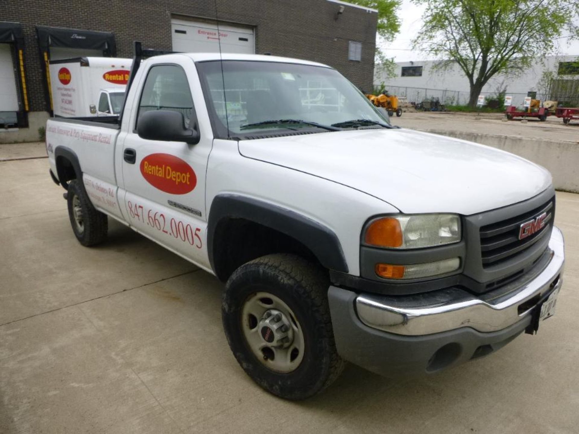 GMC Sierra 2500 HD 4 x 4 Pick Up Truck, 2003, VIN 1GTHK24U63E363433 - Image 2 of 8