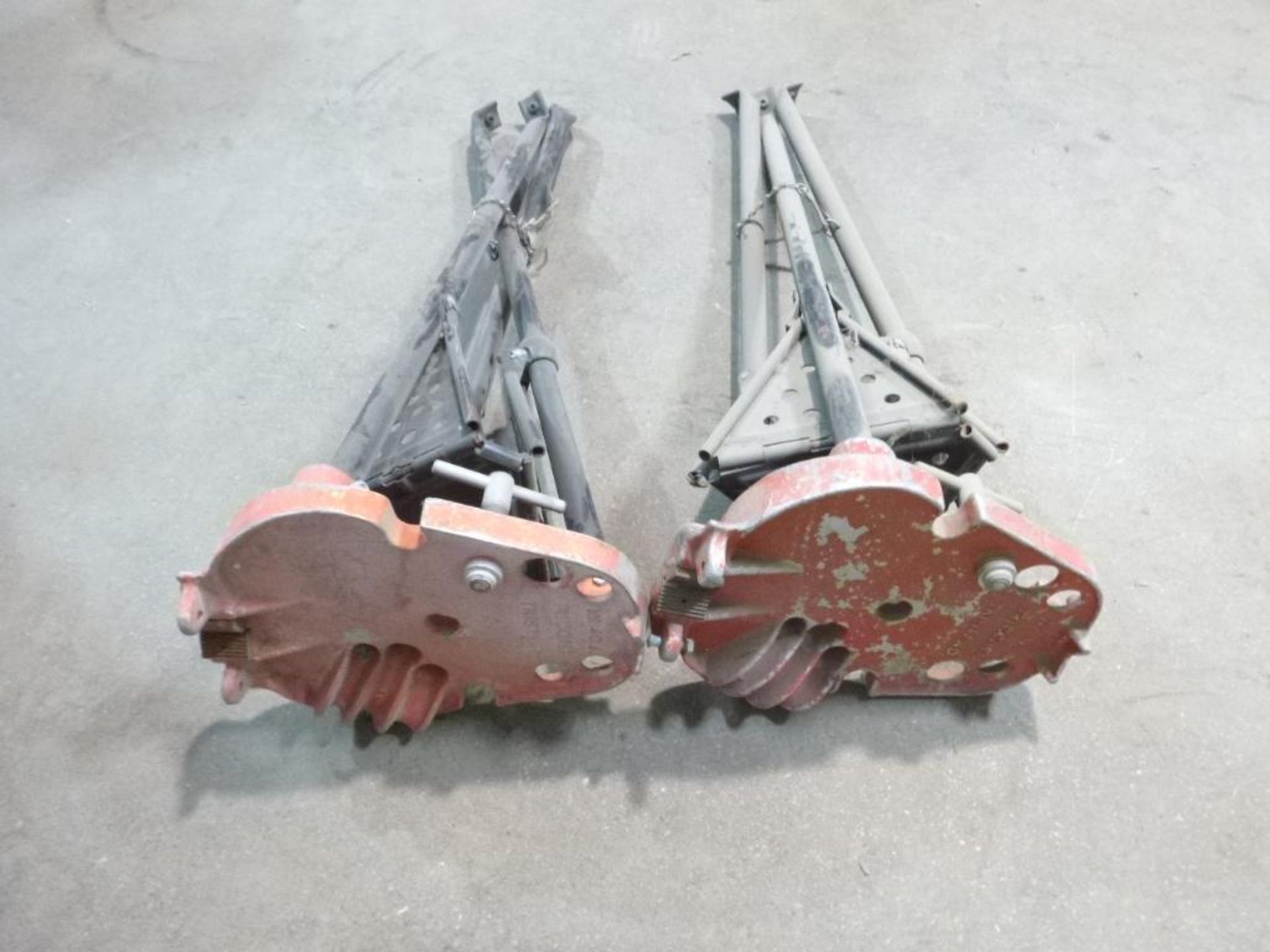 LOT: (2) Pipe Vises with Tristand - Image 2 of 2