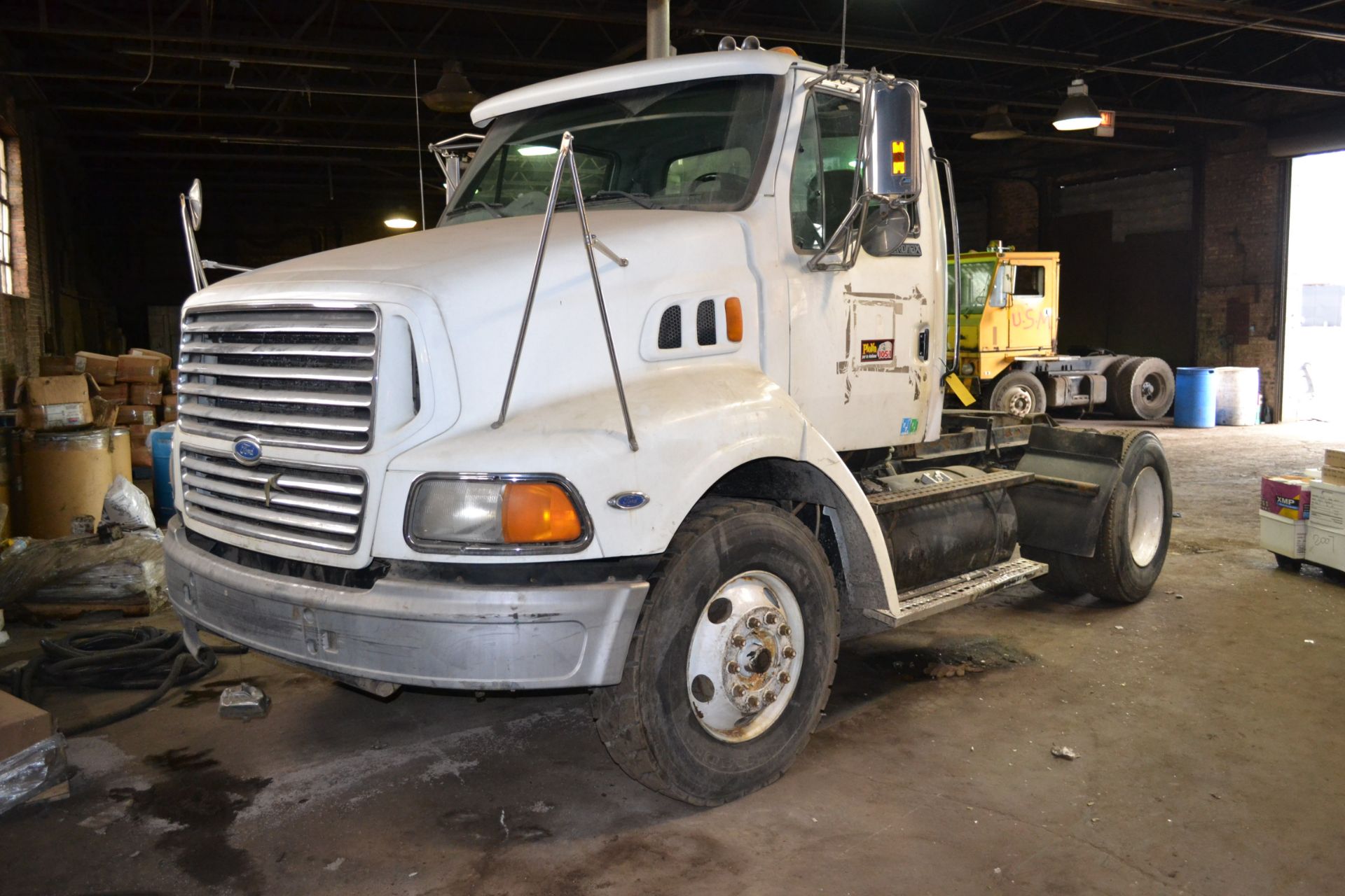 1997 Ford Aeromax Single-Axle Spotter Tractor Conventional H A9513 , VIN 1FTYY92P7VVA29712