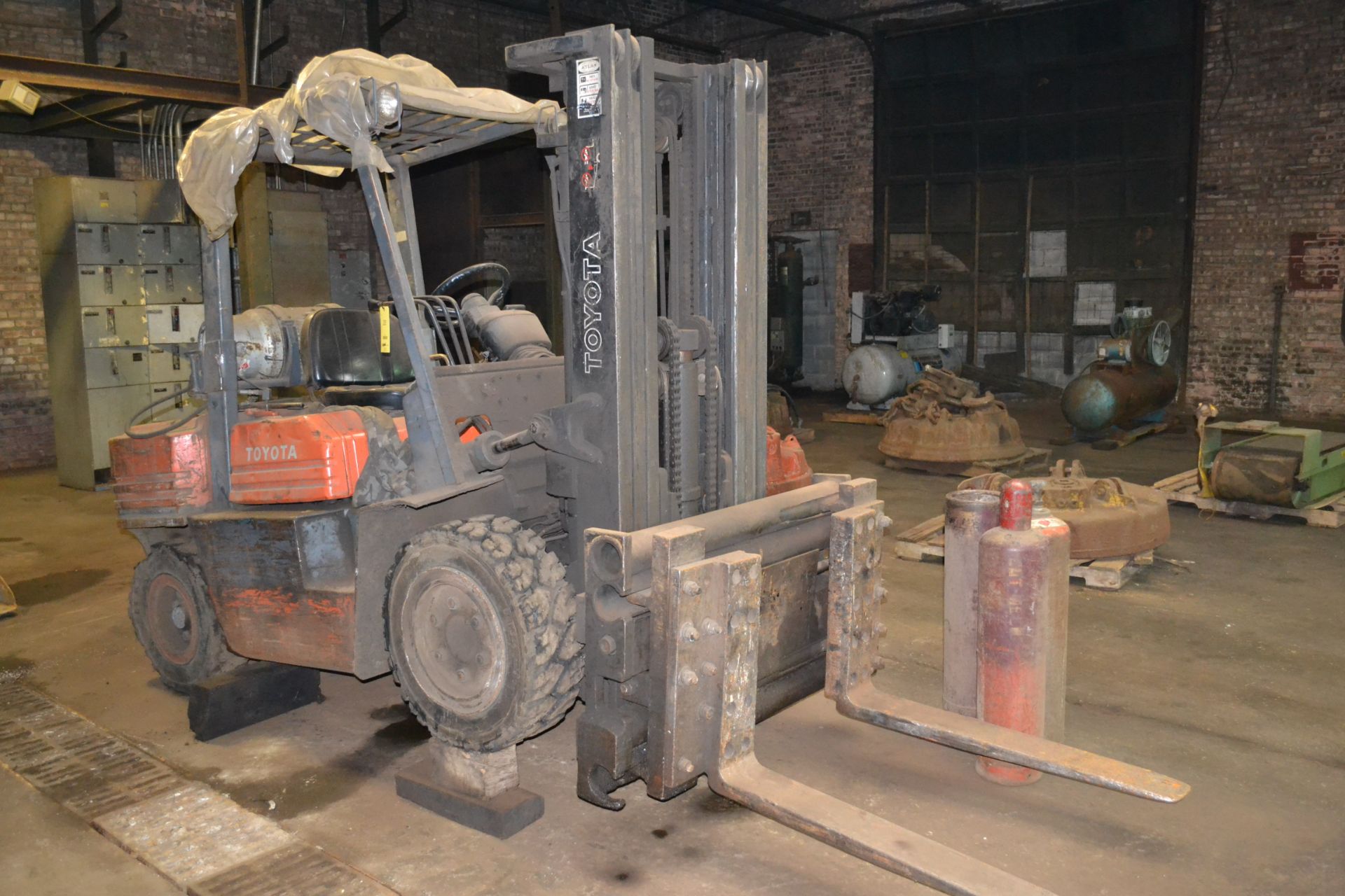 Toyota 8000 lb. Forklift Model 025FG35, S/N 45FG35-30758, Solid Tires, Overhead Guard, 3-Stage Mast,