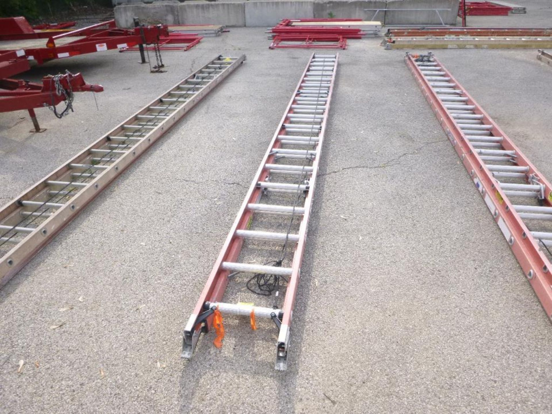 Ladder, Ext Fiberglass 40 ft., Werner D6240-2