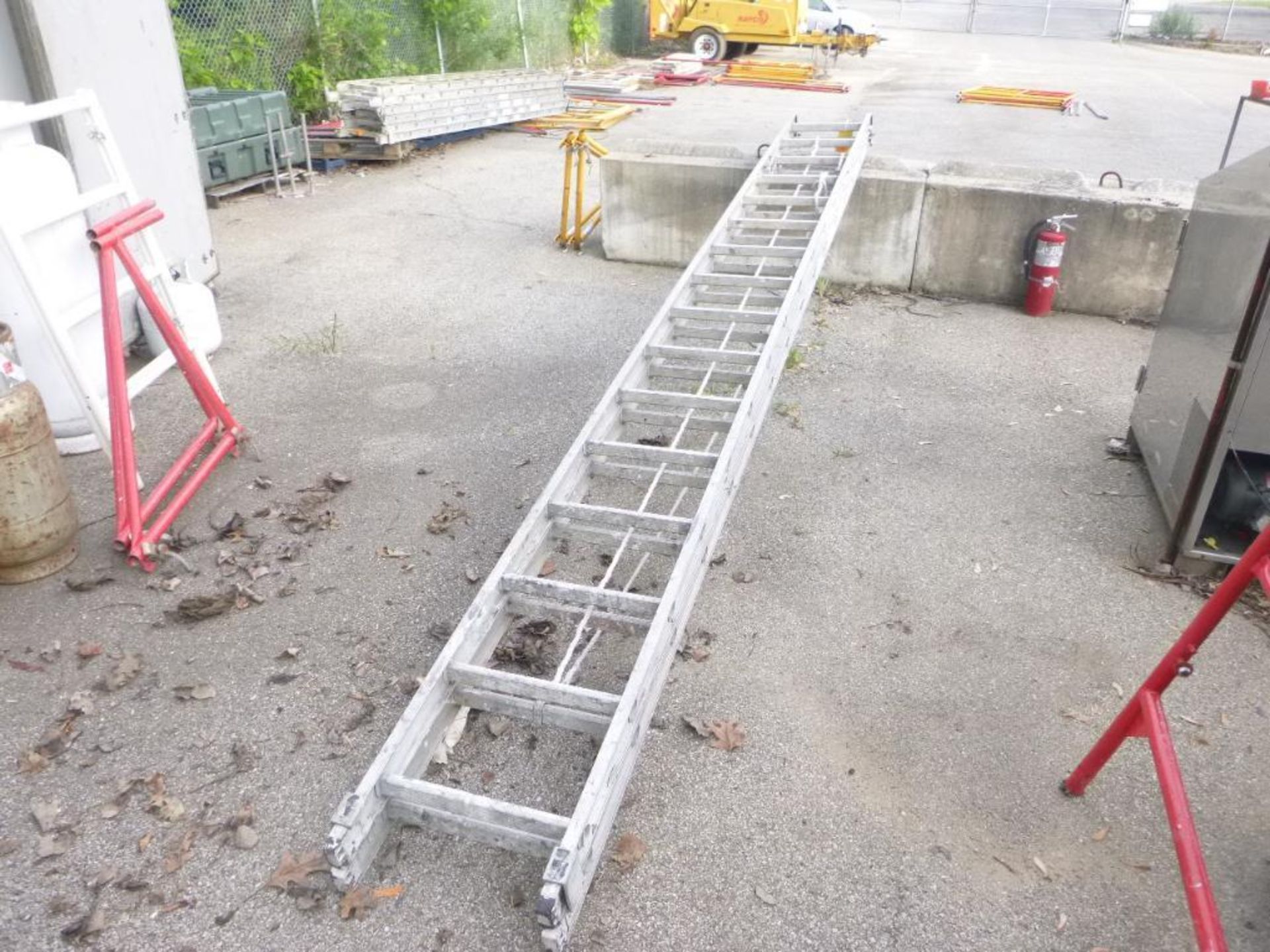 Aluminum Extention Ladder, 32 ft. - Image 2 of 6