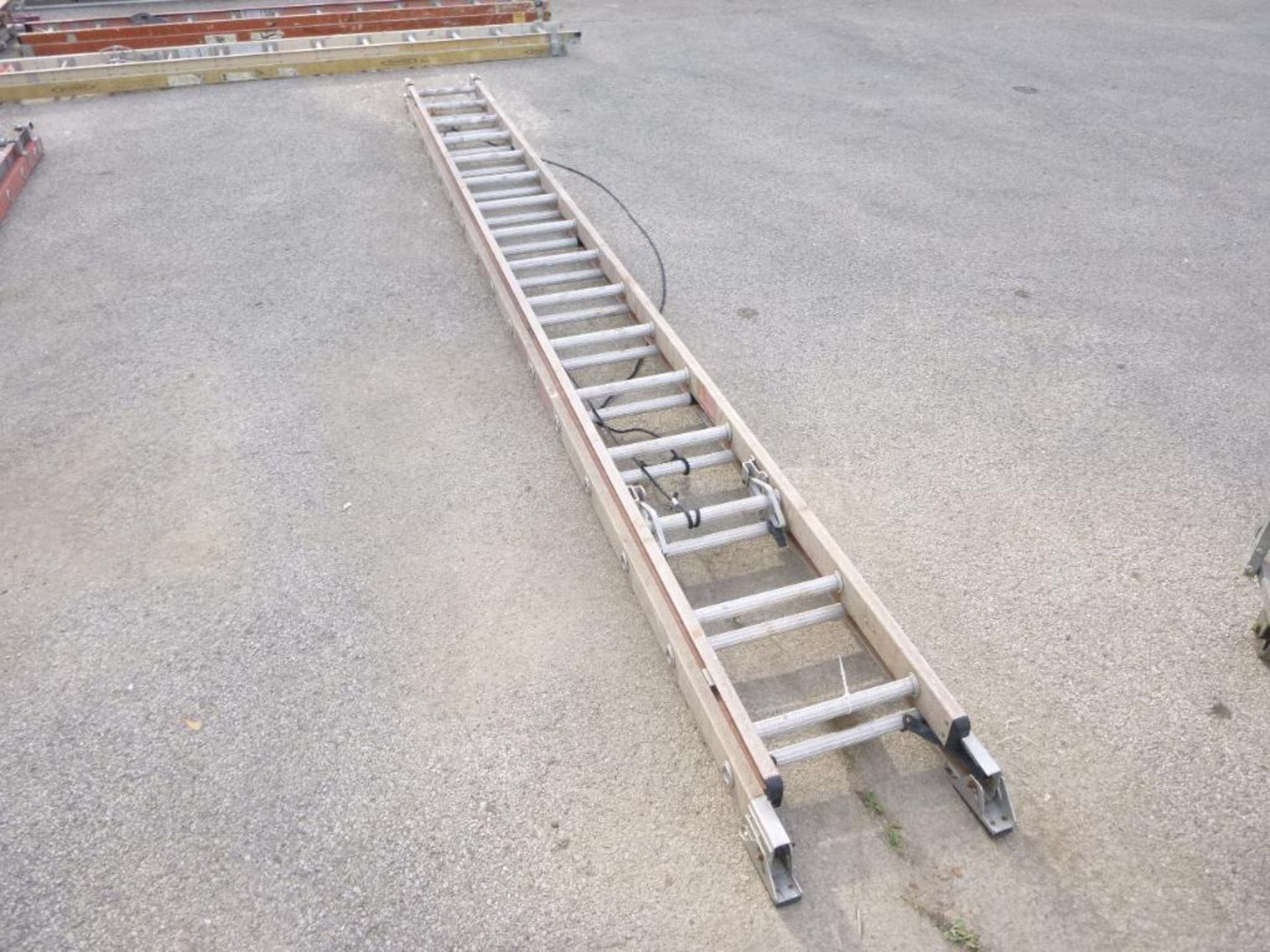 Ladder, Ext Fiberglass 32 ft. - Image 2 of 2