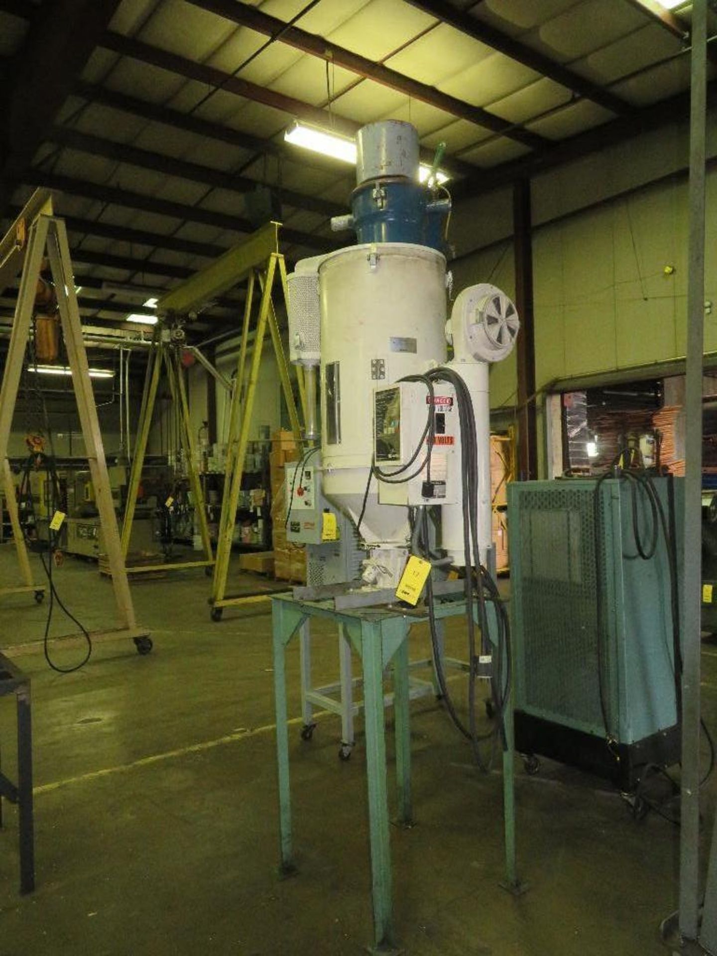 Matsui 200 lb. (est.) Resin Drying Hopper with Vacuum Loader, Fan & Controls