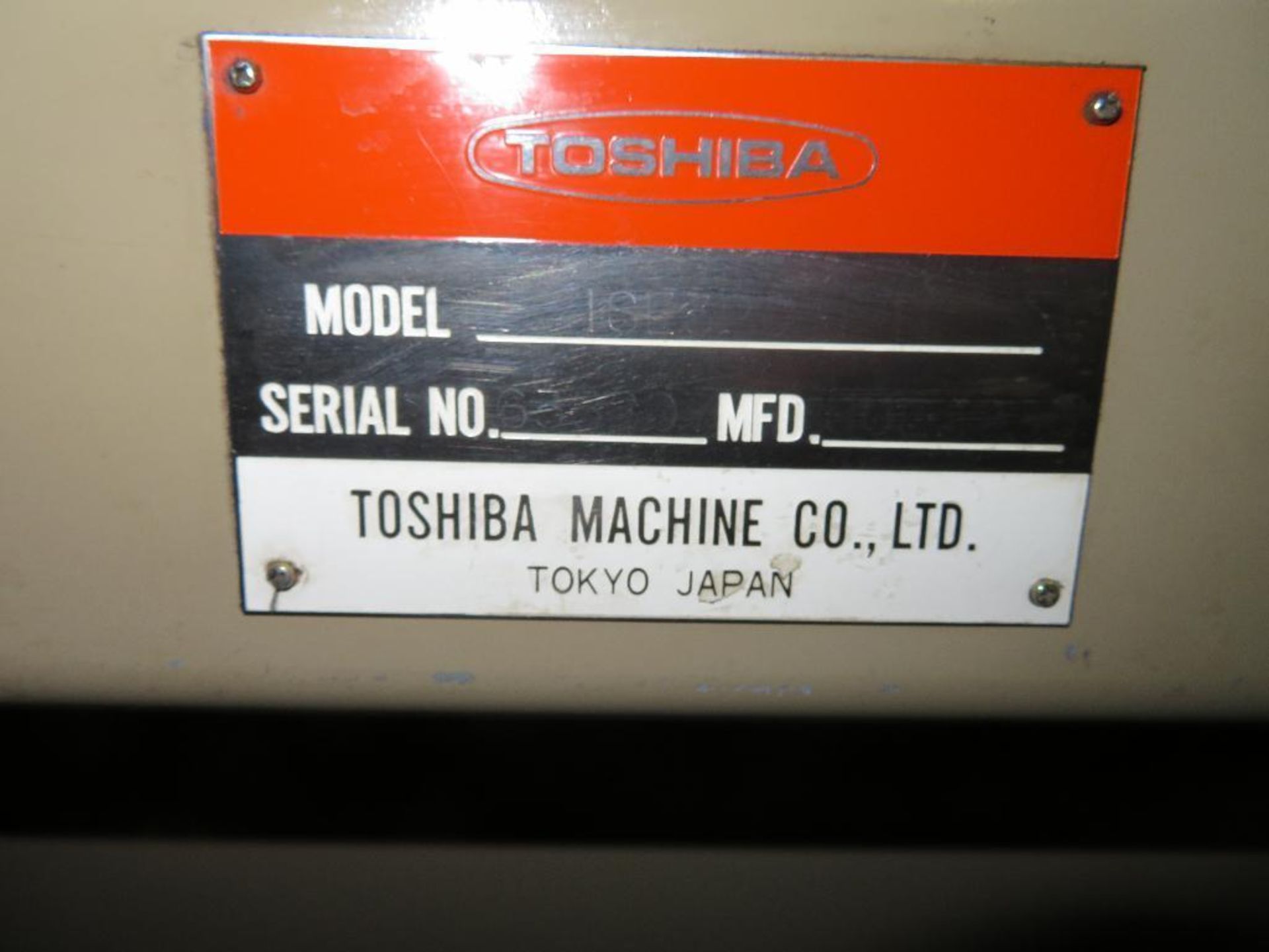 Toshiba 390 Ton, 41 oz. Hydraulic Injection Molding Machine Model ISE390-17B, S/N 635807 (1986), 27. - Image 7 of 7