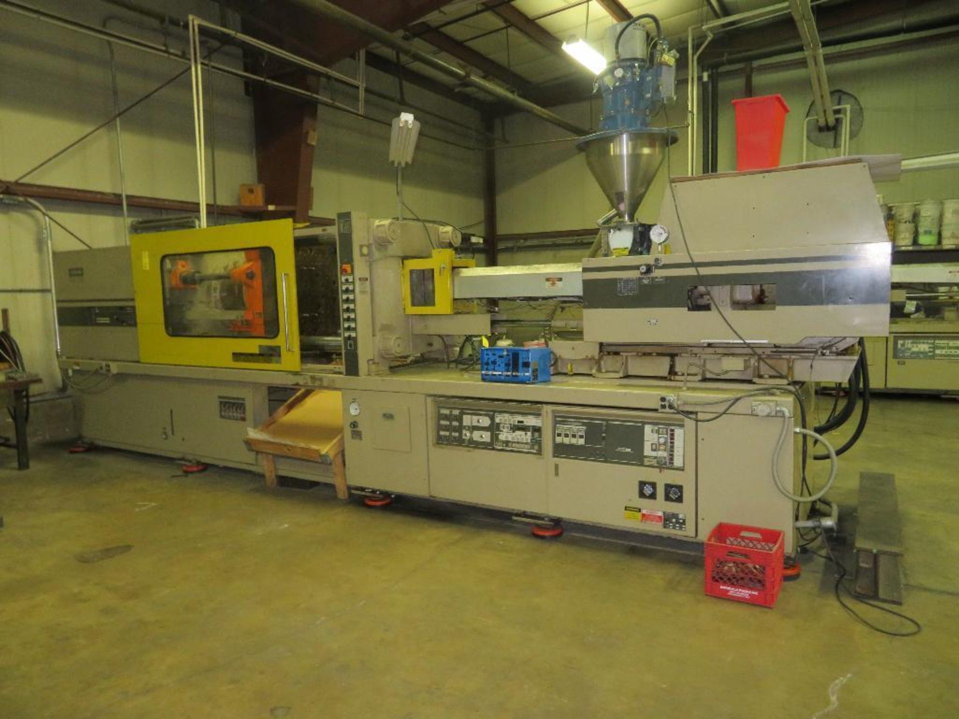 Toshiba 390 Ton, 41 oz. Hydraulic Injection Molding Machine Model ISE390-17B, S/N 635807 (1986), 27.