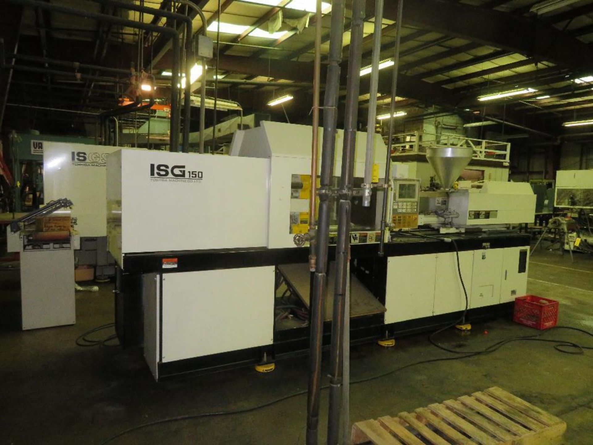 Toshiba 150 Ton, 10 oz. Hydraulic Injection Molding Machine Model ISG150V10-5B, (IS130G-5B), S/N 501 - Image 2 of 6