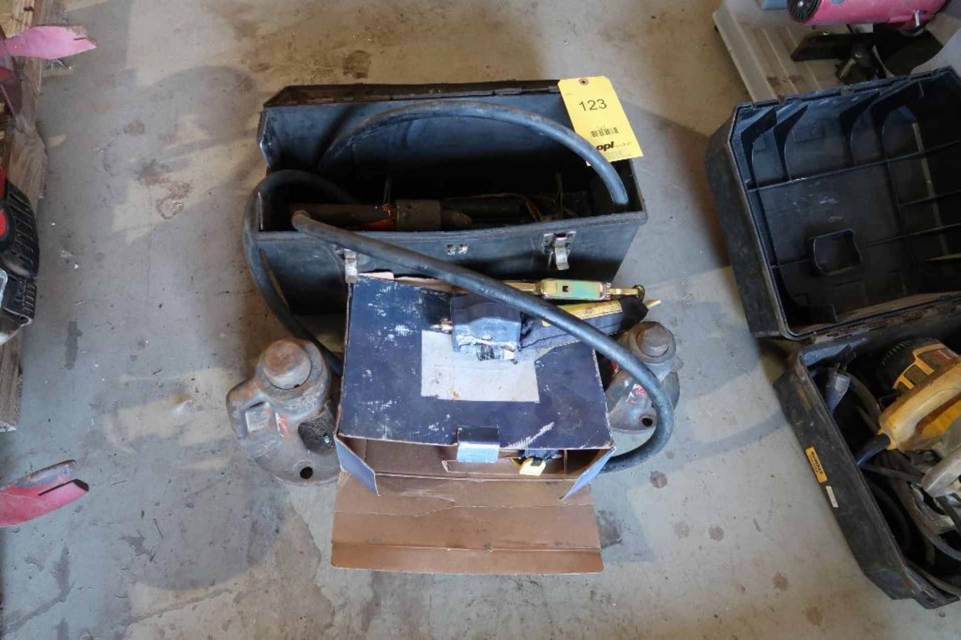 LOT: Cable Cutter, Safety Strap, Hydraulic Tool