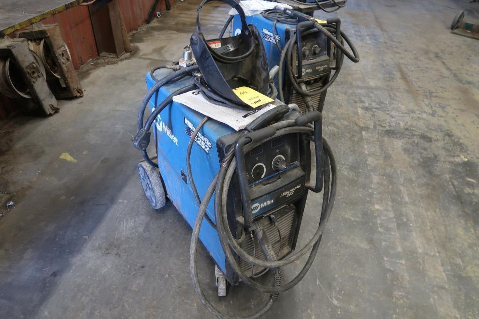 Miller 200 Amp Model Millermatic 252 MIG Welder, Flow Meter, Gun, Ground