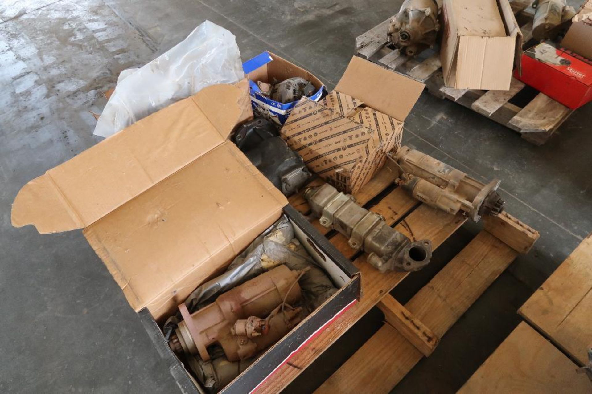 LOT: Assorted Truck Cores, Starters, Alternators, Transmission, Engine, etc. on (4) Pallets - Image 4 of 4