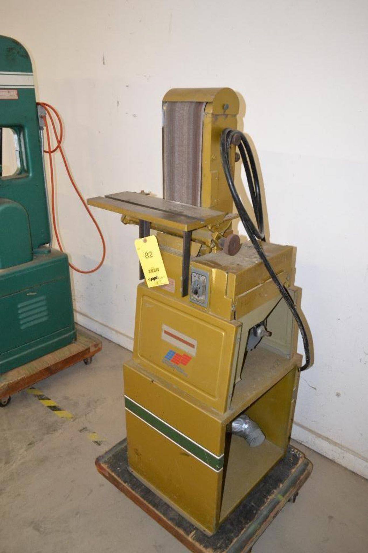 Powermatic 6 in. Vertical Belt Sander Model 33B, S/N 8333078, 7 in. x 17 in. Fixed Work Table - Image 2 of 2