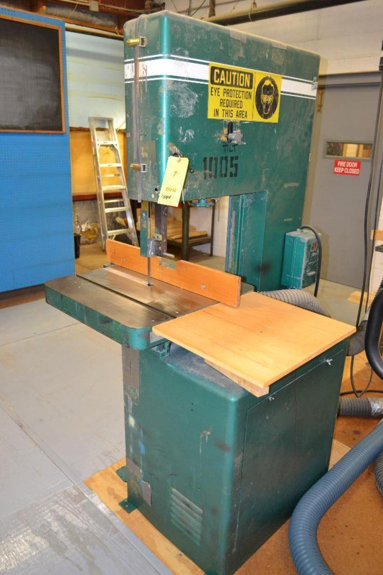 Powermatic 20 in. Vertical Band Saw Model 81, S/N 481317, 24 in. x 24 in. Tilting Work Table, with R - Image 2 of 2