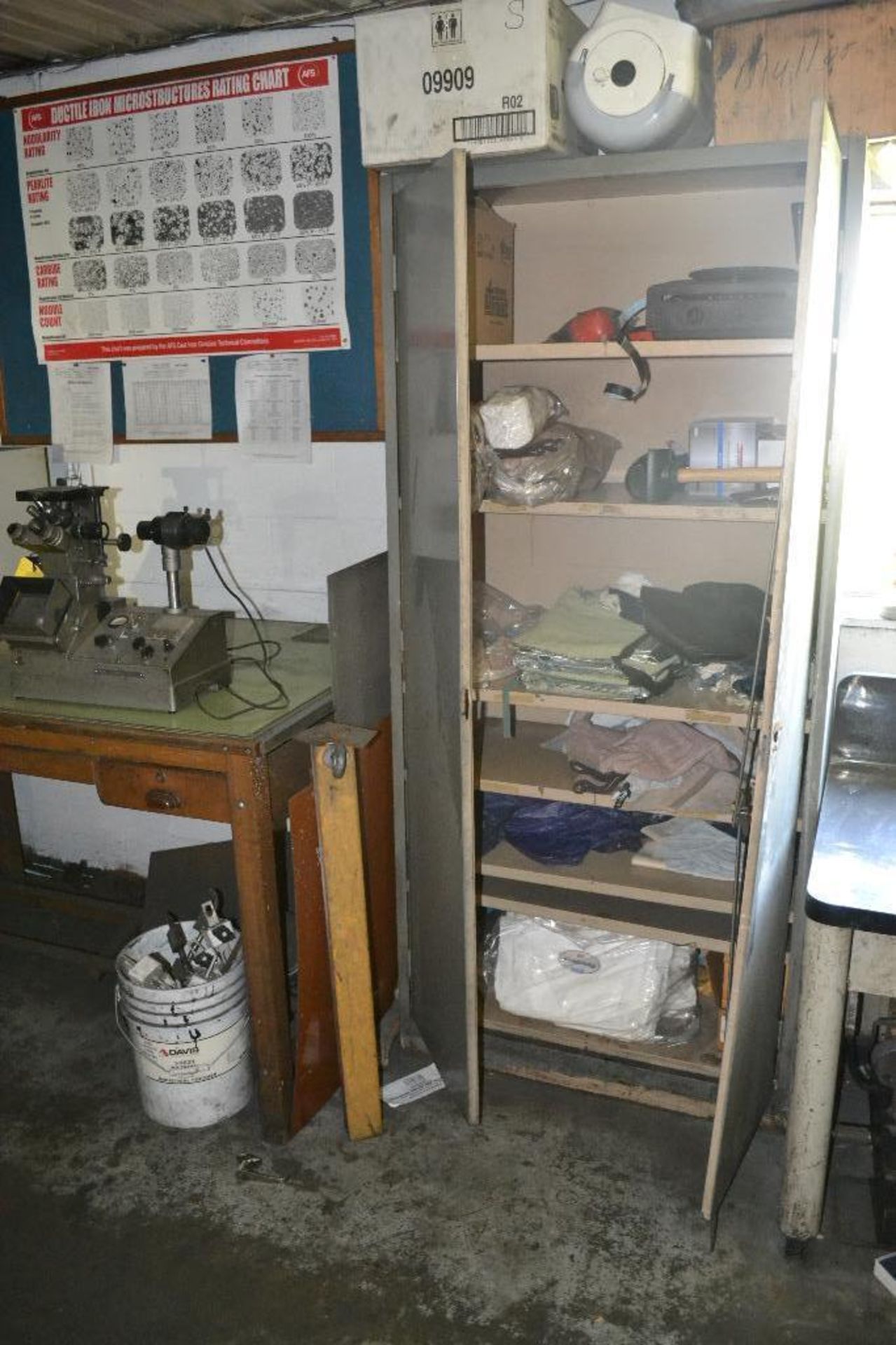 LOT: Contents of Lab including Buehler Polisher, Sander, Polishing Table, Cabinets with Supplies, Gr - Image 4 of 7