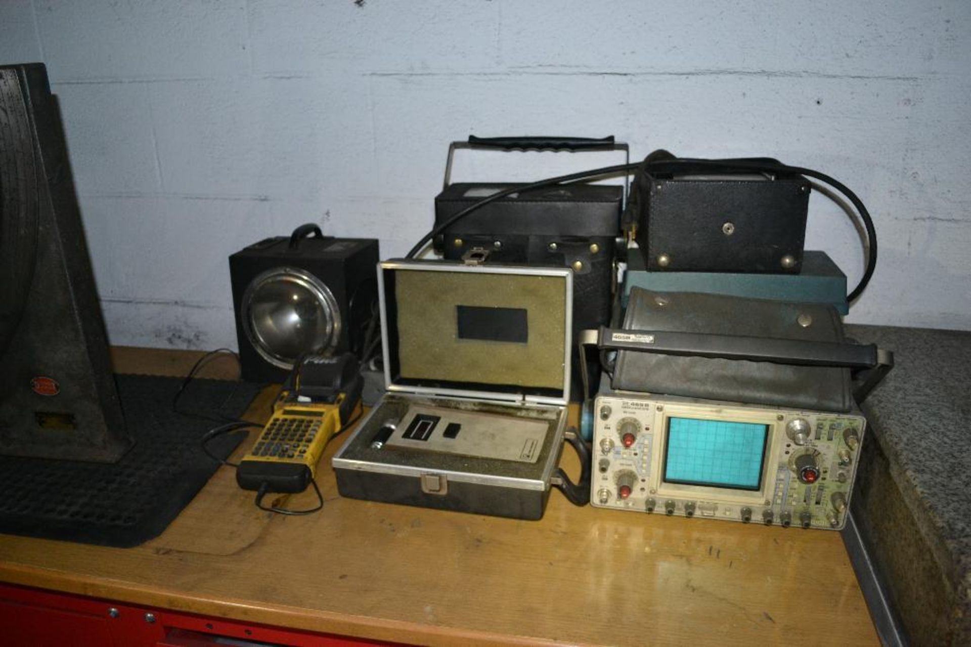 LOT: Contents of Lab including Buehler Polisher, Sander, Polishing Table, Cabinets with Supplies, Gr - Image 6 of 7