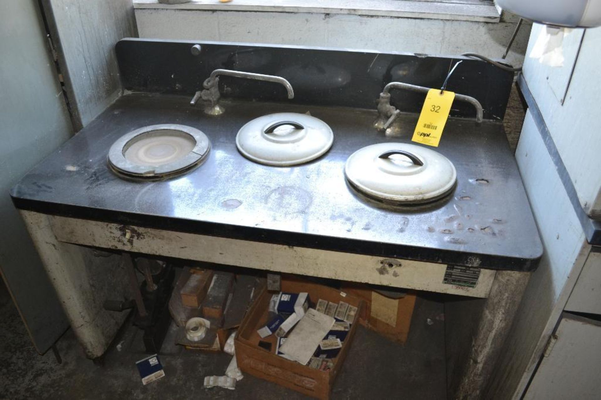 LOT: Contents of Lab including Buehler Polisher, Sander, Polishing Table, Cabinets with Supplies, Gr - Image 3 of 7