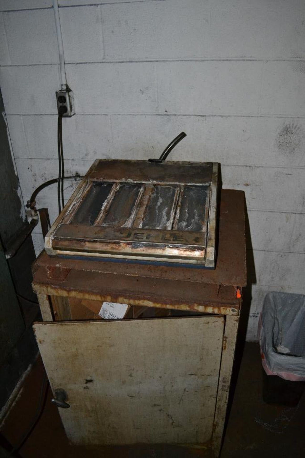 LOT: Contents of Lab including Buehler Polisher, Sander, Polishing Table, Cabinets with Supplies, Gr