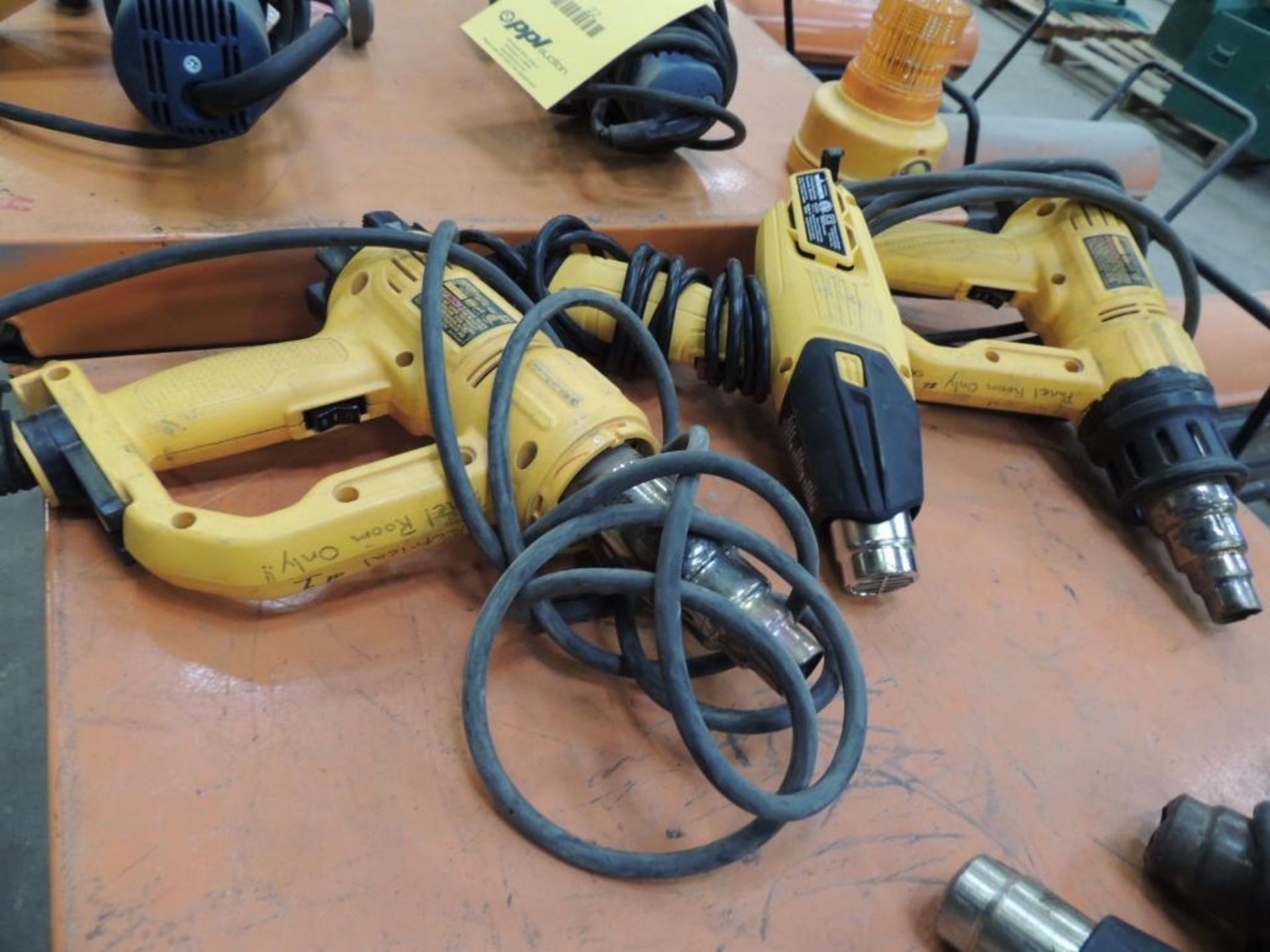 LOT: (2) Dewalt & (1) Wagner Heat Guns