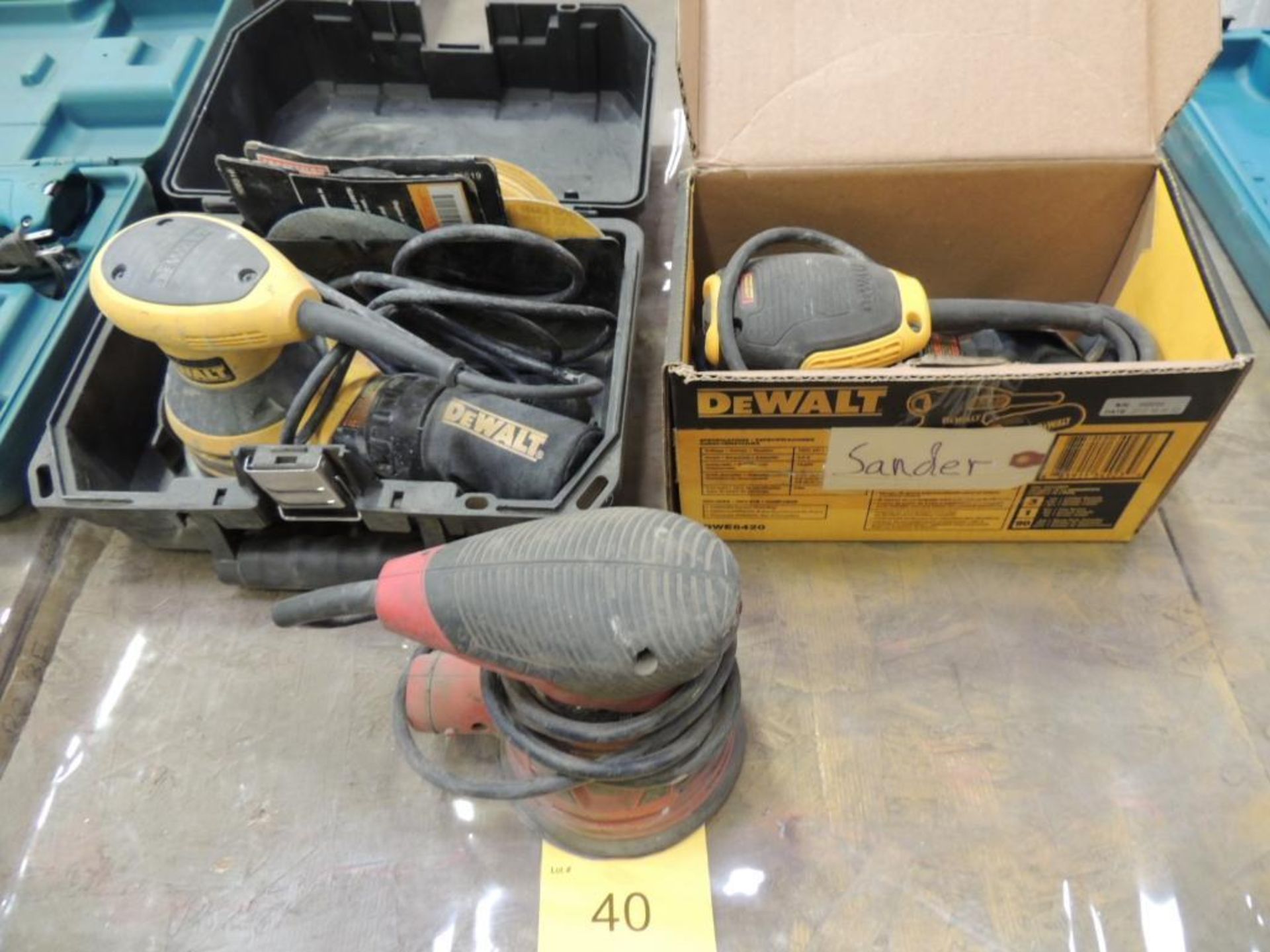 LOT: Dewalt & Skil Hand Sanders, 110 Volt