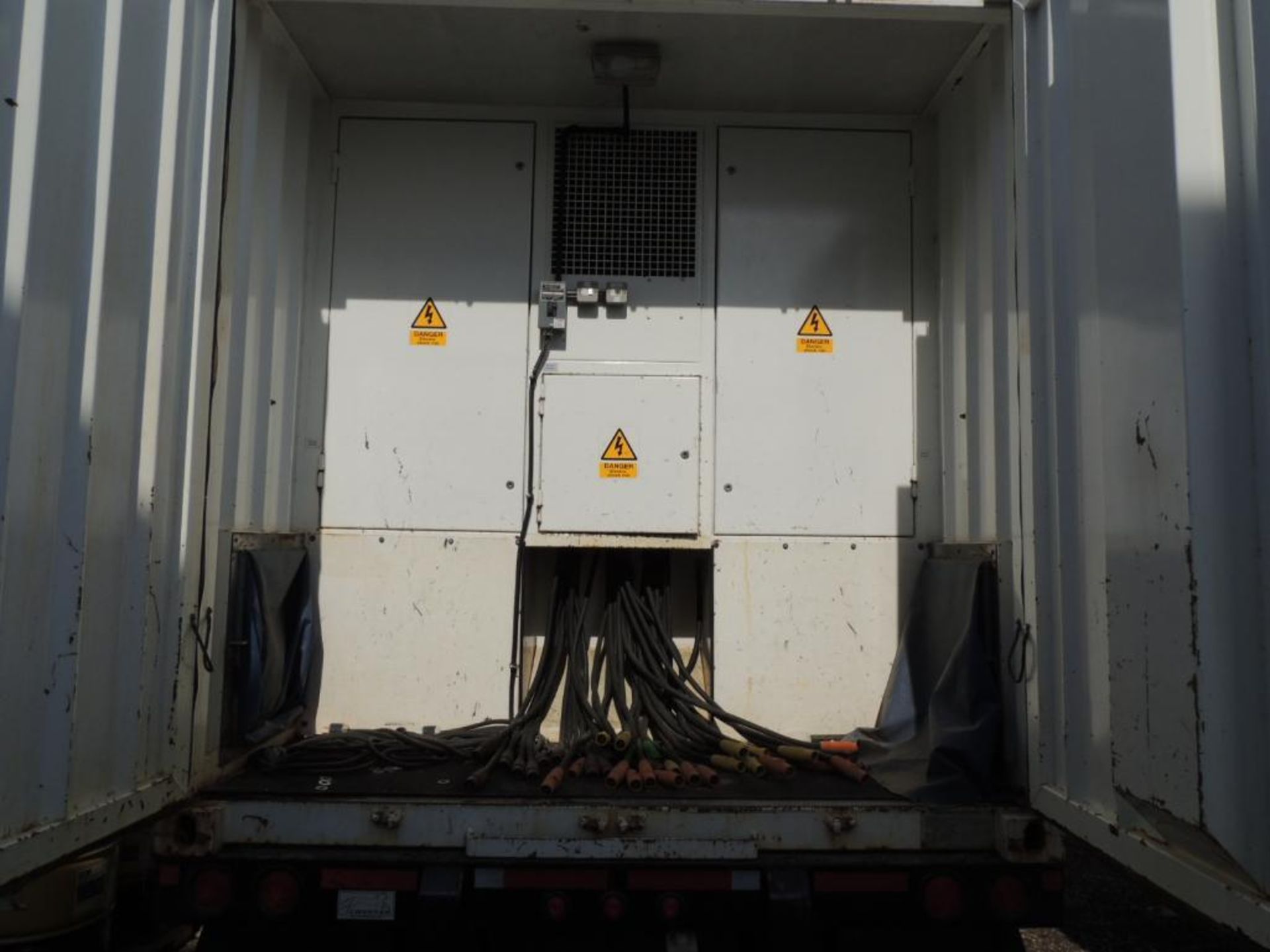 Caterpillar 3400kw Load Bank Resistive Reactive Portable Test Module, Mounted on Tandem-Axle Trailer - Image 4 of 13