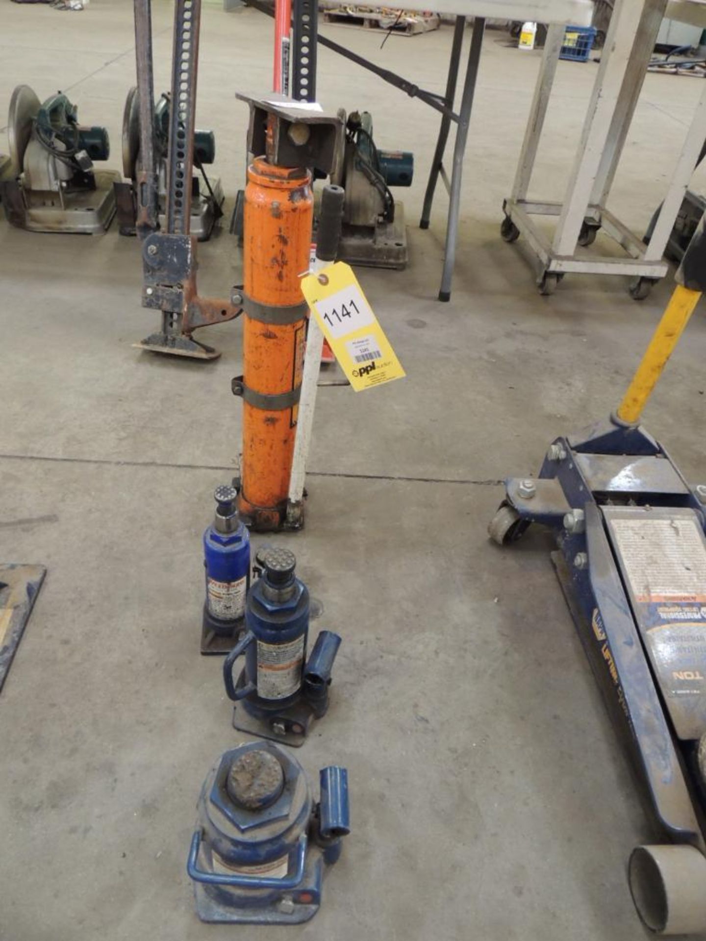 LOT: (4) Bottle Jacks - 20 Ton, (2) 8 Ton & 4 Ton