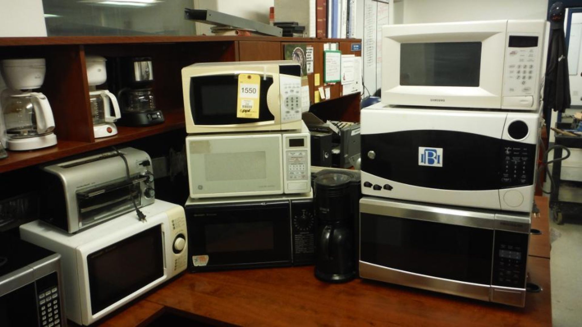 LOT: (8) Microwave Ovens, (7) Coffee Pots - Bild 2 aus 2