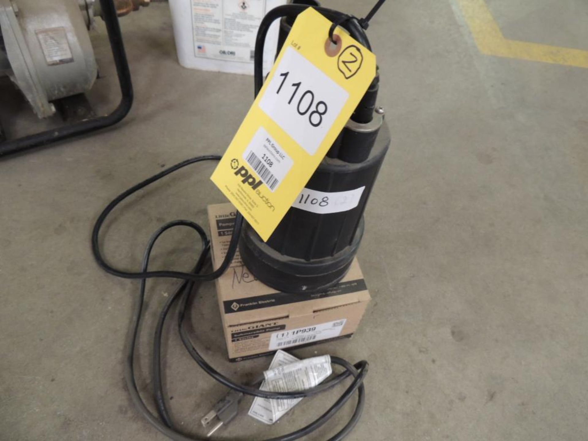 LOT: Star Submersible Pump Model UTHAW, Little Giant Submersible Pump