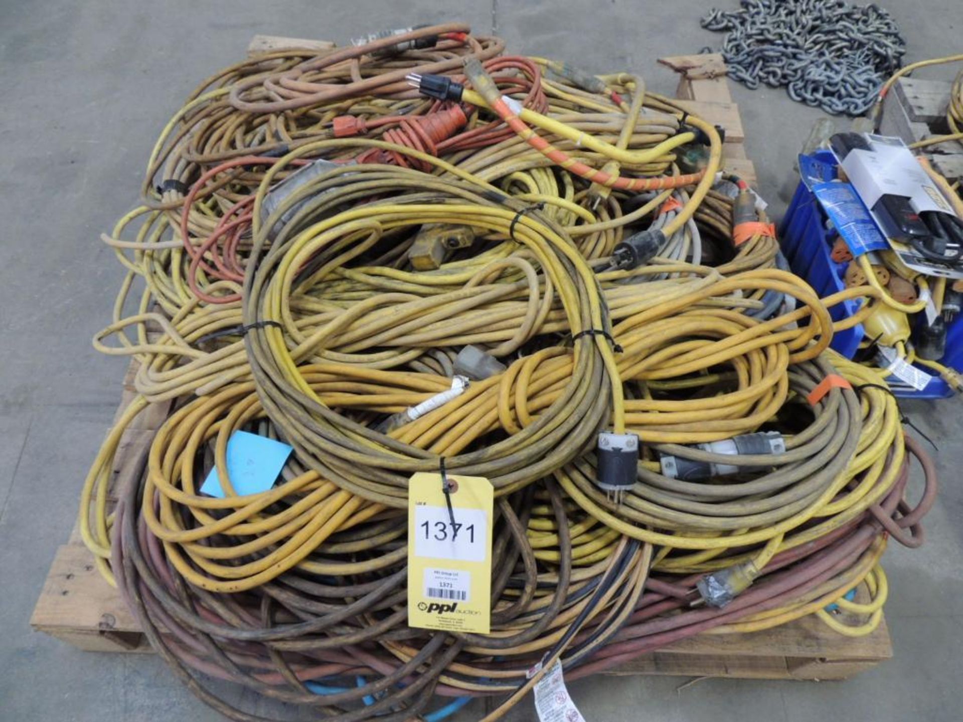 LOT: Extension Cords, 125 Volt