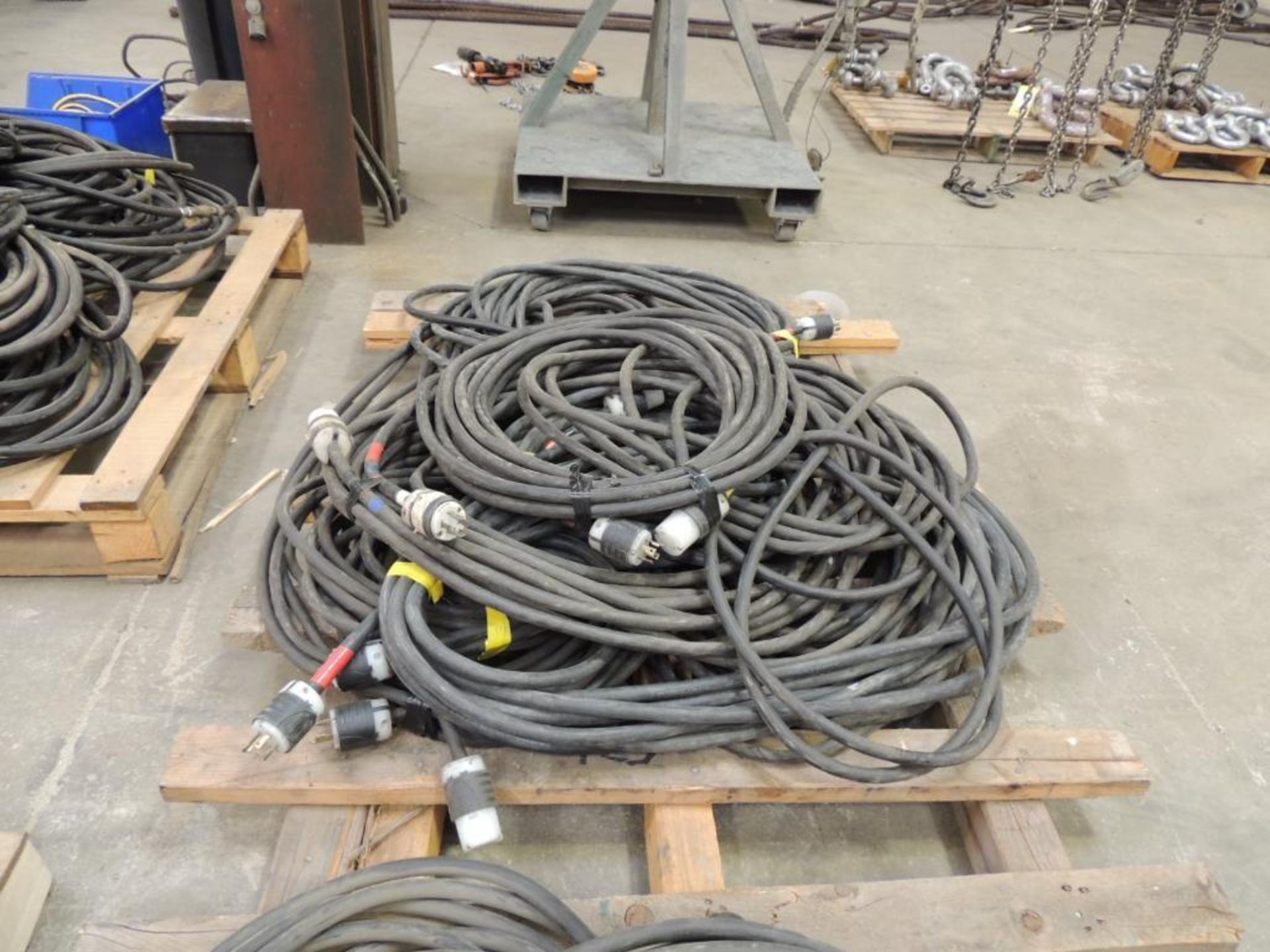 LOT: Extension Cords - 125/250 Volt, 125/208 Volt - Image 2 of 2