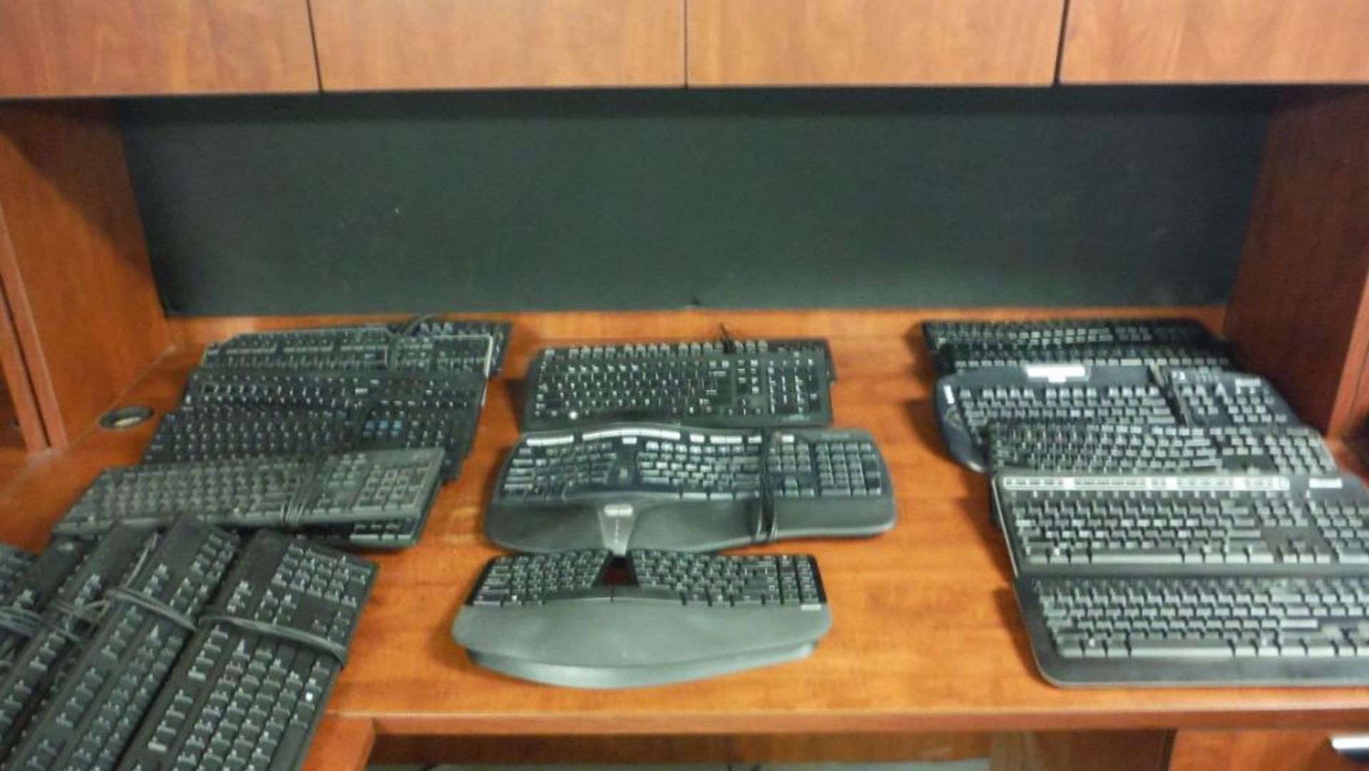 LOT: (51) Logitech, HP, Dell & Microsoft Keyboards - Image 3 of 4