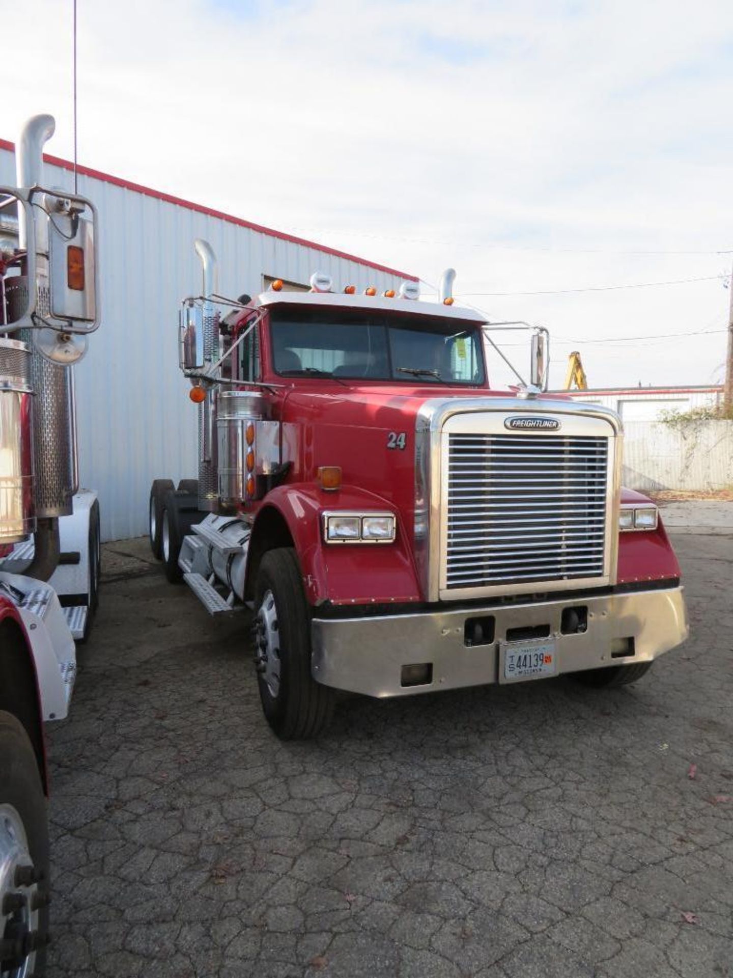 2008 Freightliner Classic Conventional Tandem-Axle Truck Tractor, VIN 1FUJE6LK58DY56488, Fuller Manu - Image 2 of 8