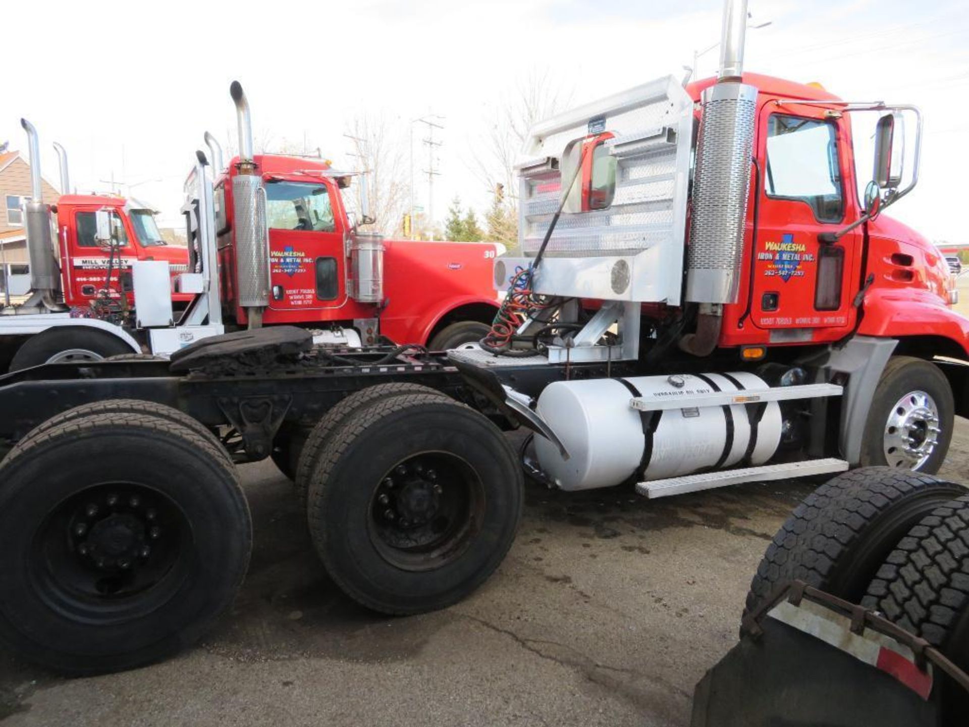 2004 Mack Conventional Tandem-Axle Truck Tractor Model CX613, VIN 1M1AE06Y94N018413, 12.0L 6 Diesel, - Image 4 of 5