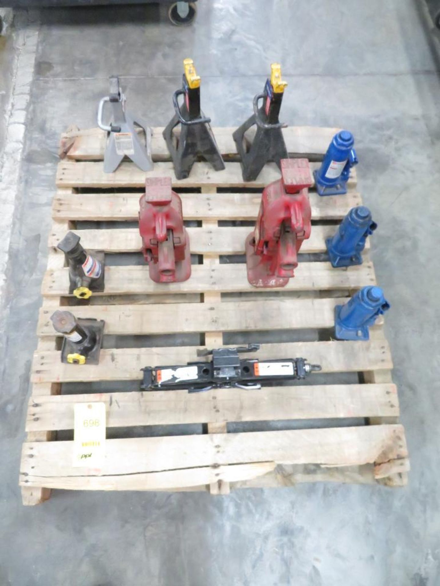 LOT: Assorted Toe Jacks, Bottle Jacks, Jack Stands