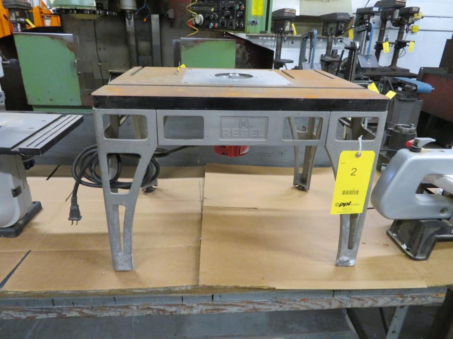 LOT: Rebel Router Table with Heavy Duty Milwaukee Router