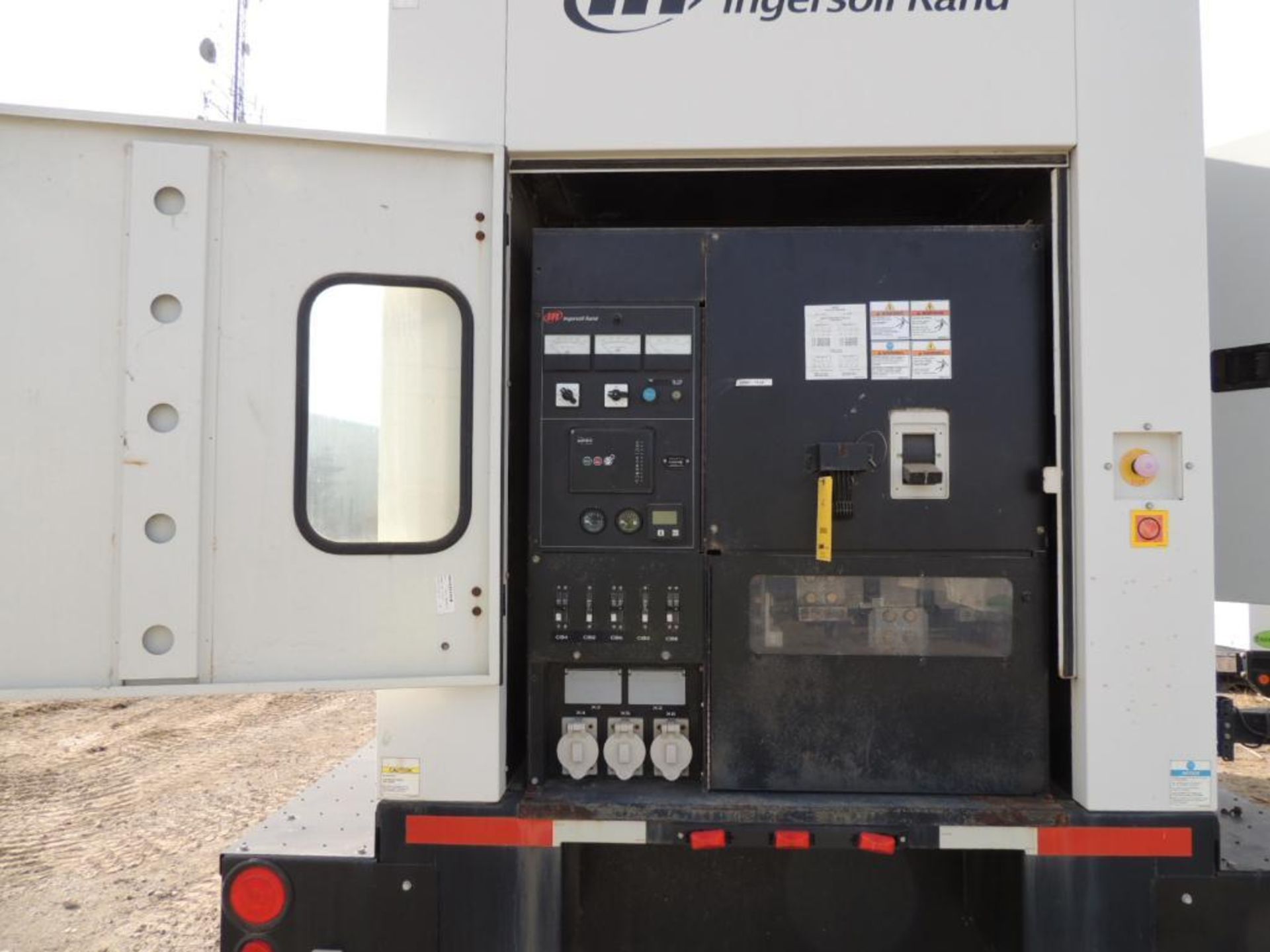 **NO TITLE** 2011 DOOSAN G450 GENERATOR, S/N 422373UBVC34, 1,825 INDICATED HOURS - Image 6 of 6