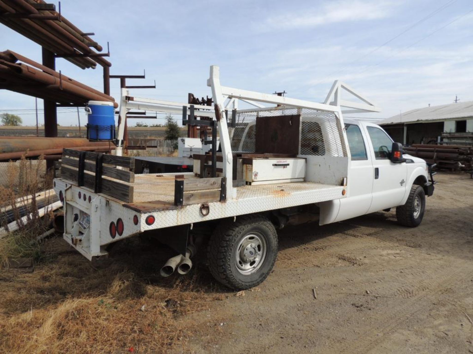 2013 FORD F250 XL SUPER DUTY CREW CAB, 9' FLAT BED, SRW, 4X4, 6.7 LTR, AUTO TRANS, 147,064 MILES IND - Image 4 of 5