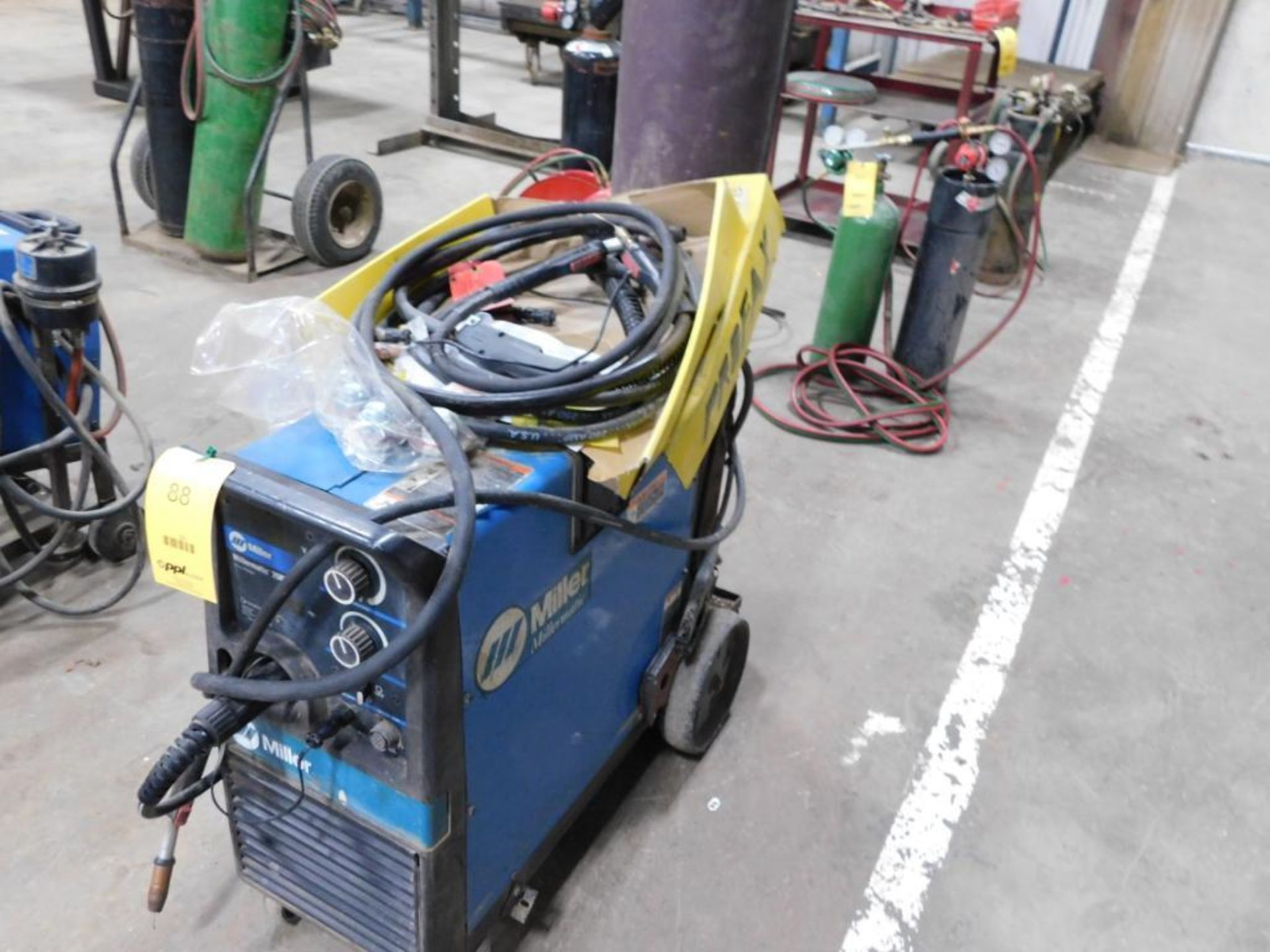 Miller 200 Amp MIG Welder Model Millermatic 250X, with Tank & Extra Wands