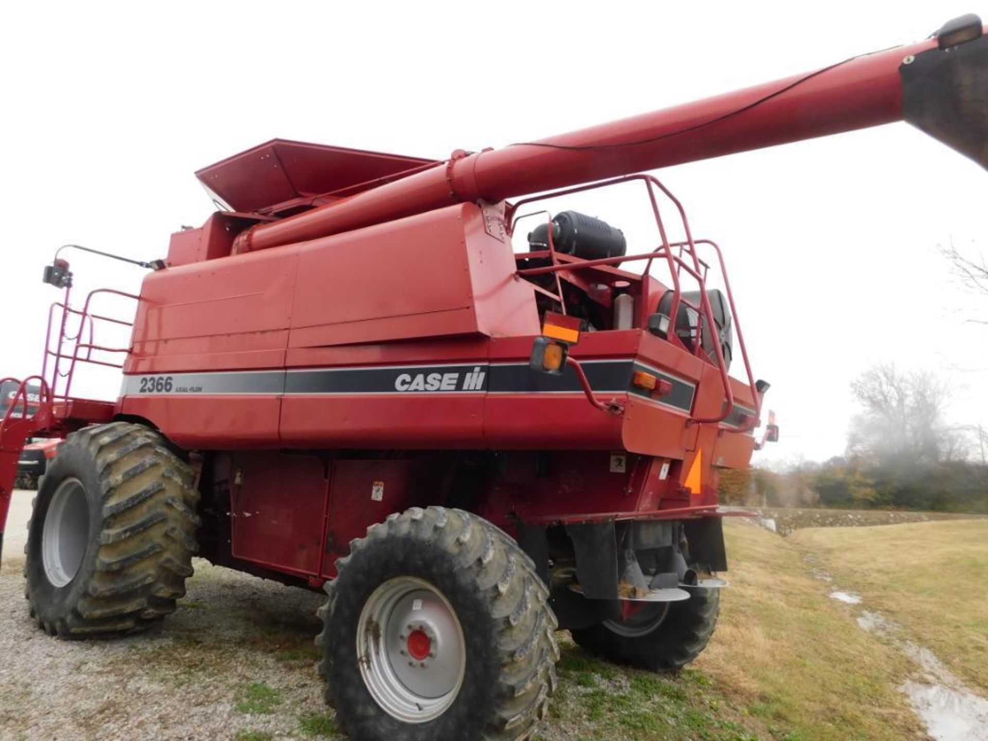 2001 Case-IH Axial Flow Combine Harvester Model 2366, S/N JJC0254662, 240 HP, Hydrostatic 3-Speed Tr - Image 4 of 5