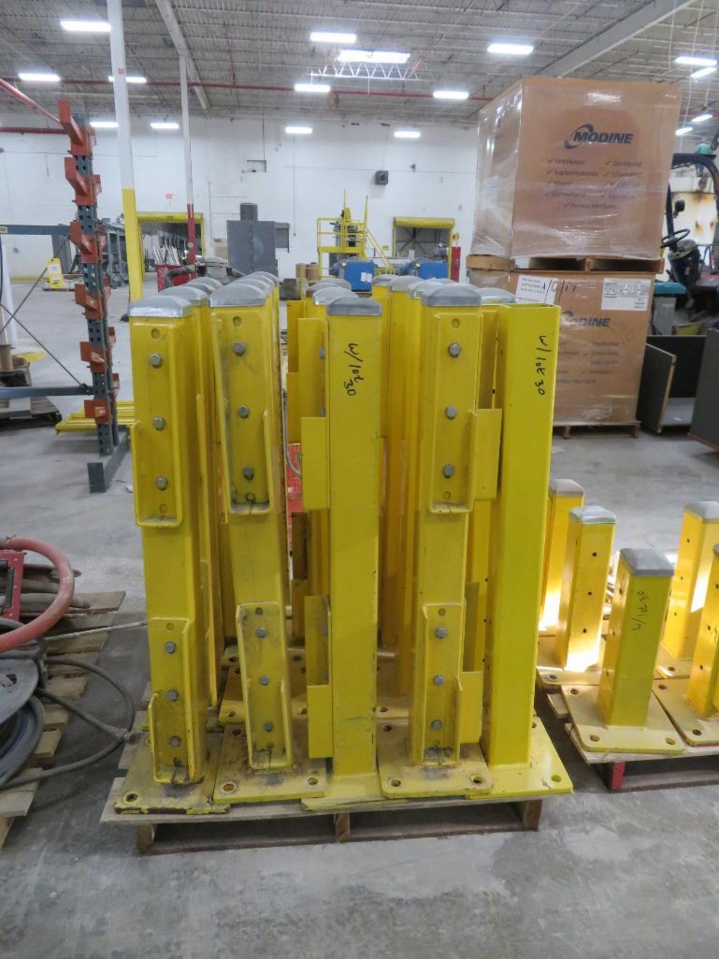 LOT: Large Assortment In-Plant Guard & Safety Rail (de-installed for transport) - Image 7 of 10
