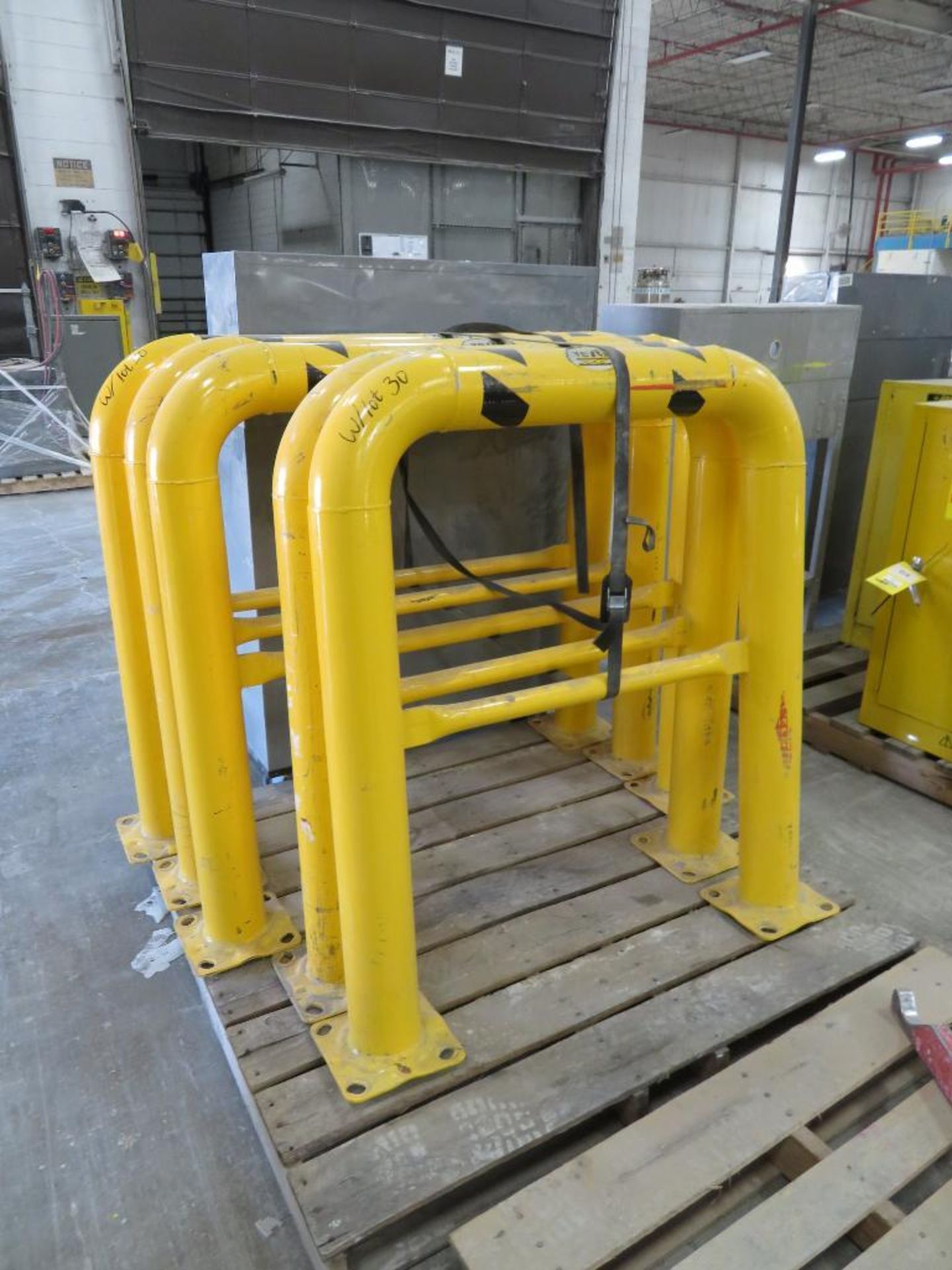 LOT: Large Assortment In-Plant Guard & Safety Rail (de-installed for transport) - Image 6 of 10