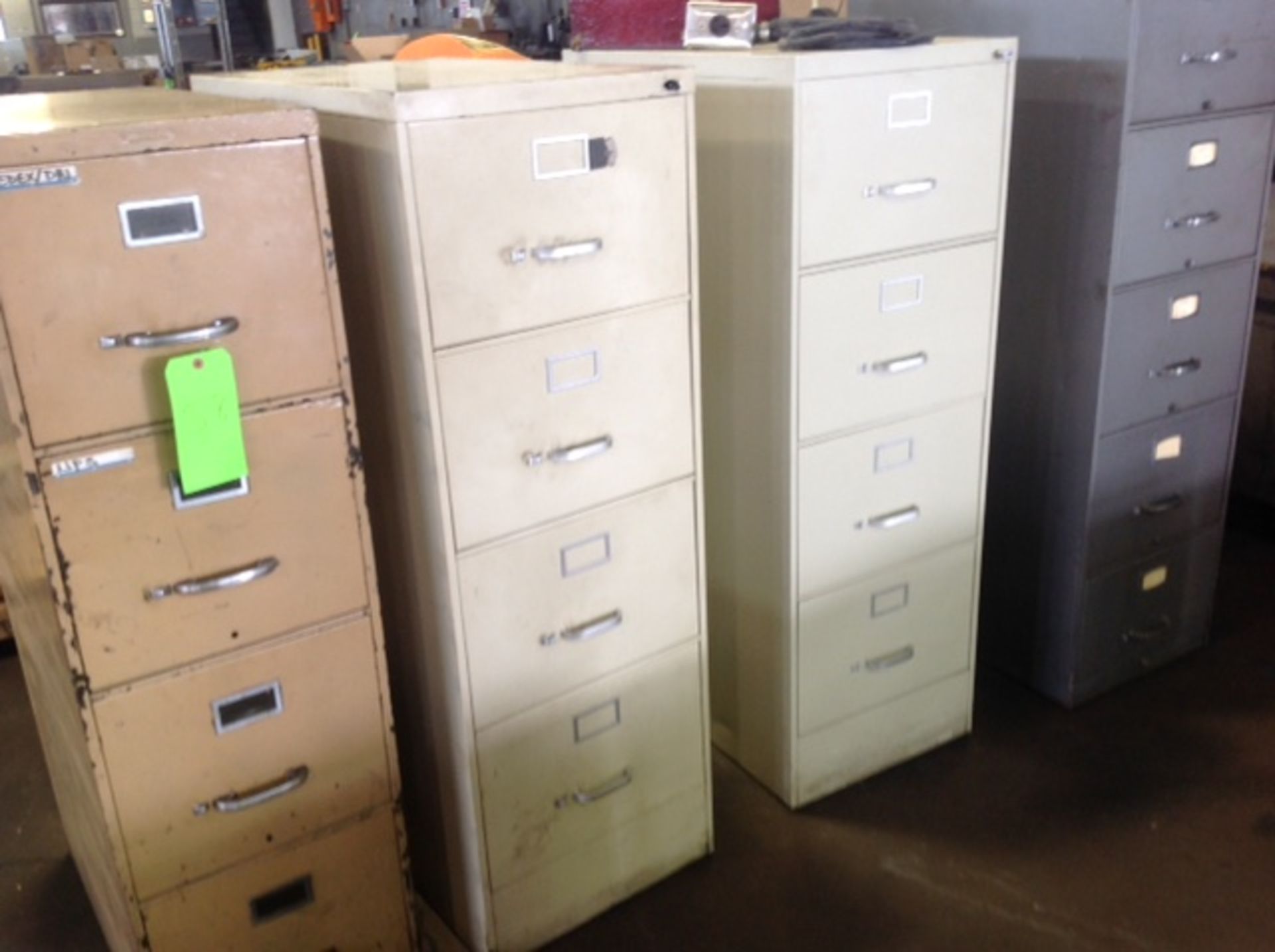 Lot of office file cabinets - Image 2 of 2